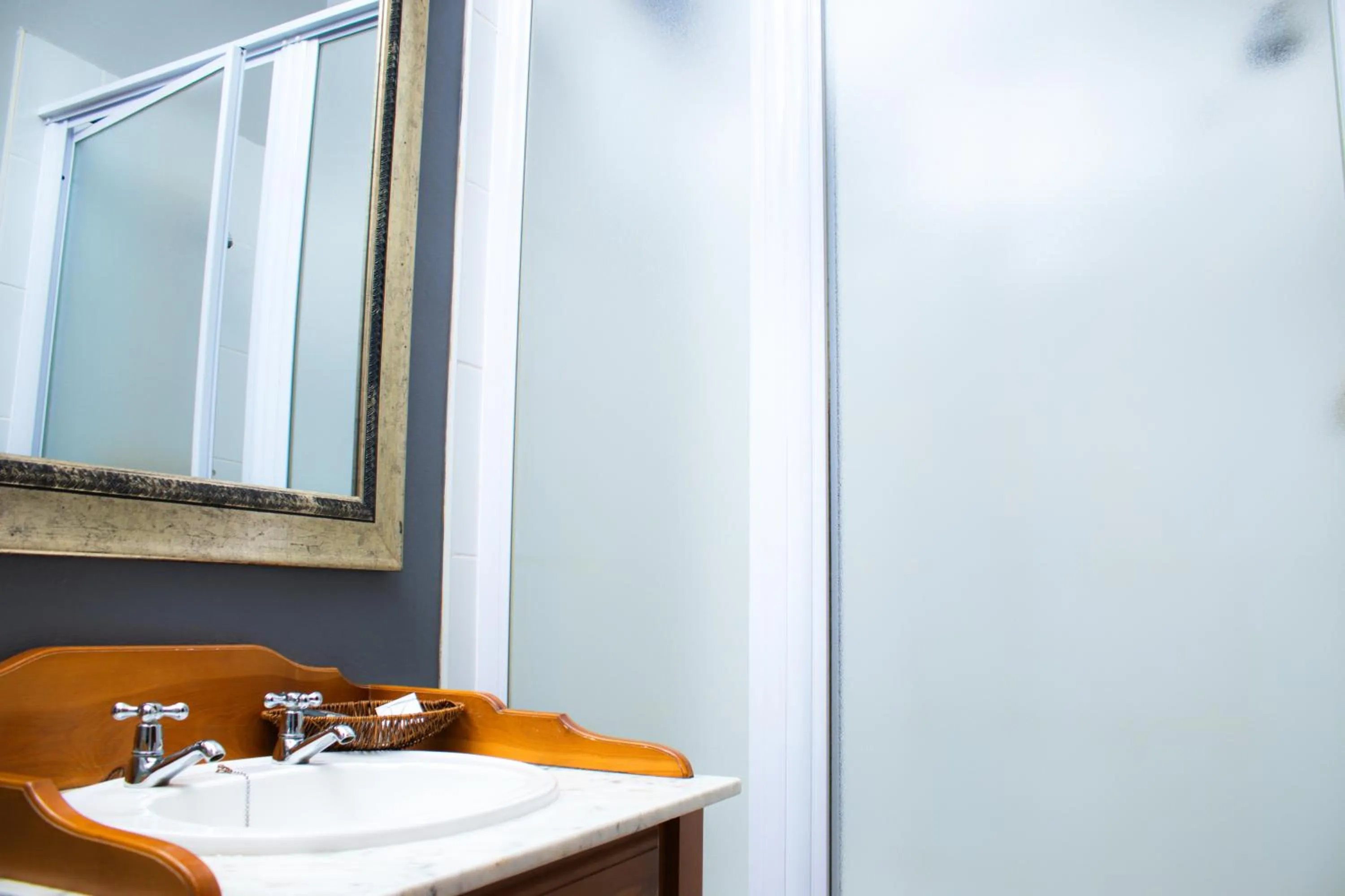 Shower in Beechwood B&B