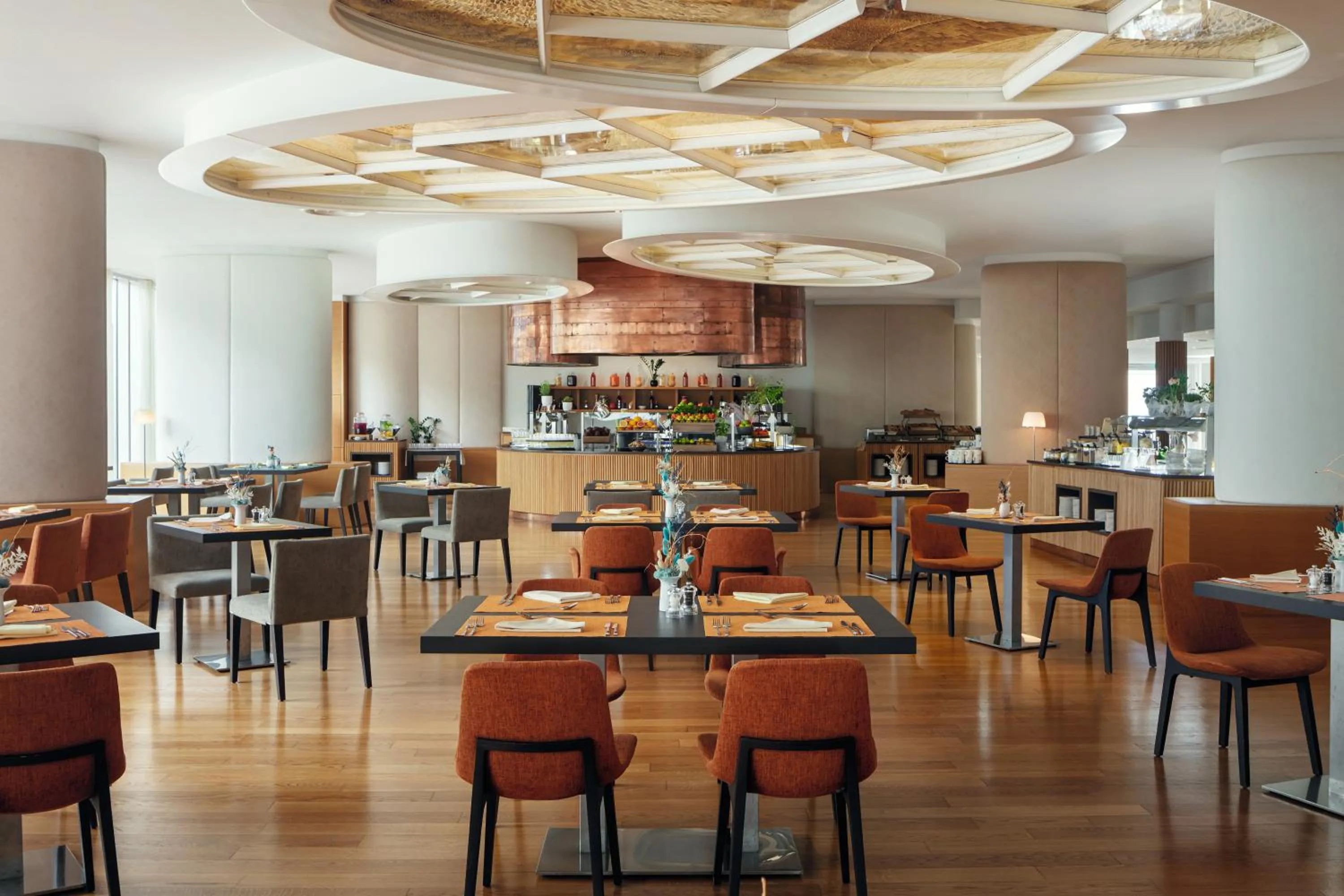 Restaurant/places to eat in Hotel Bellevue