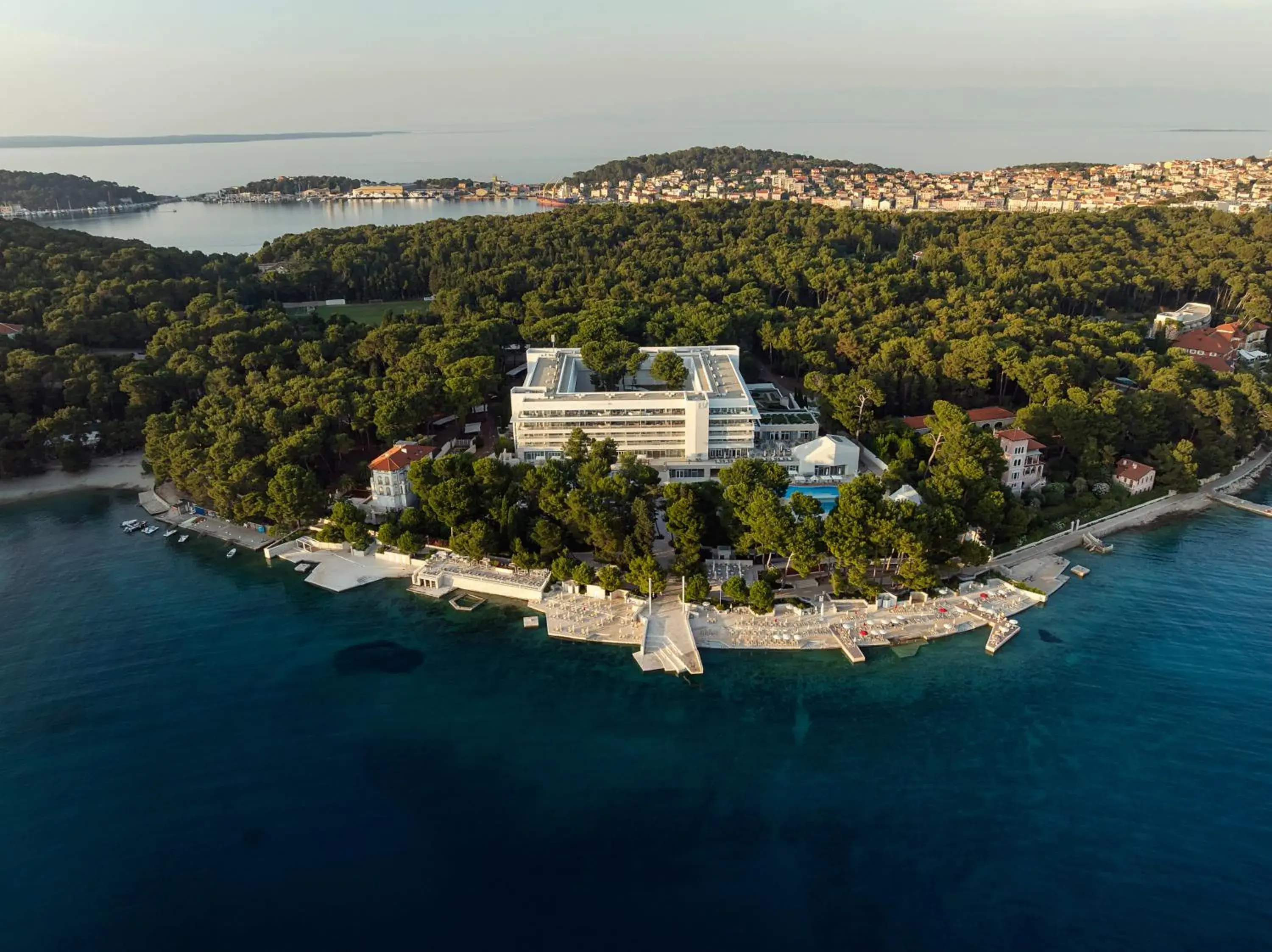 Property building in Hotel Bellevue Property building in Hotel Bellevue