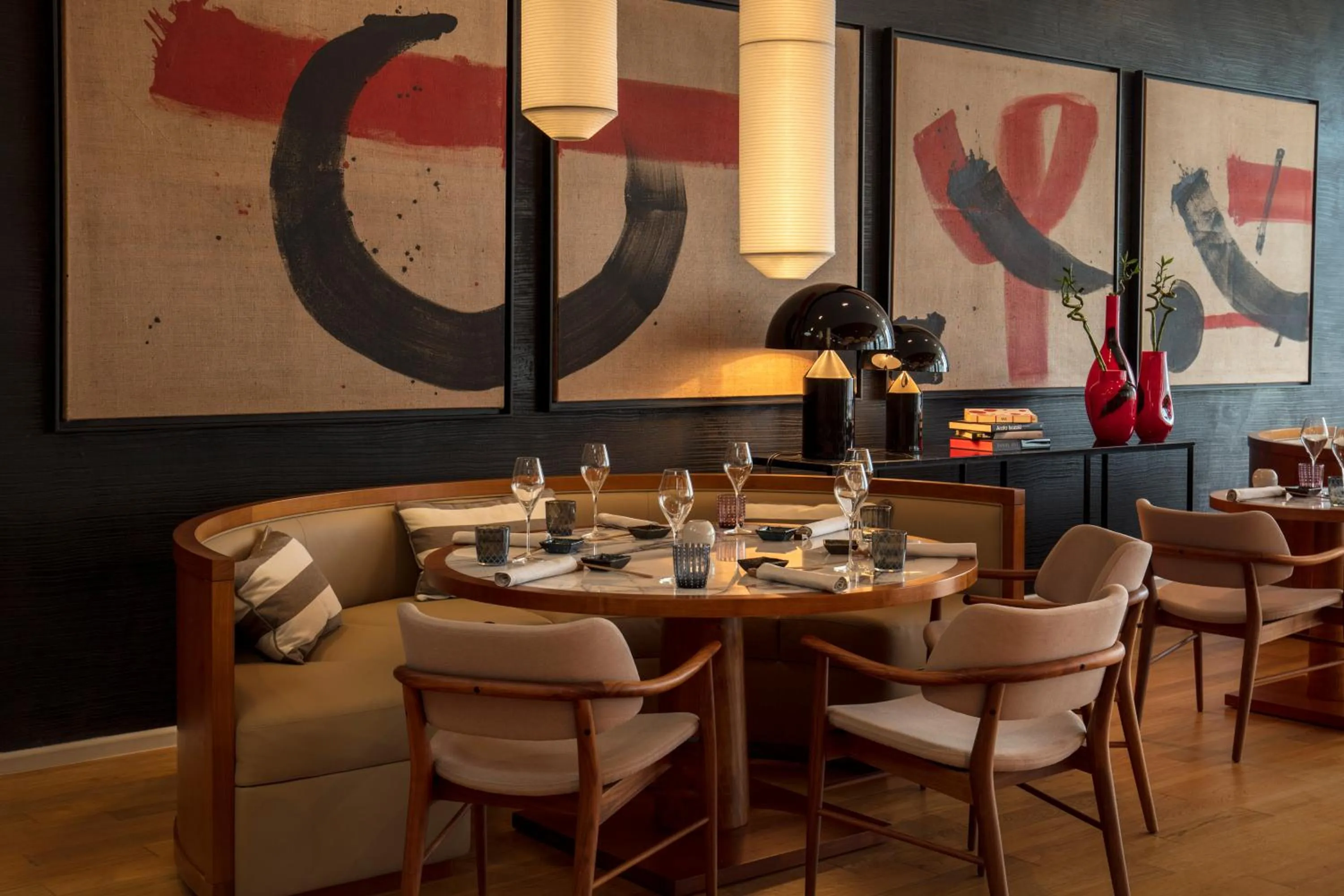 Restaurant/places to eat in Hotel Bellevue