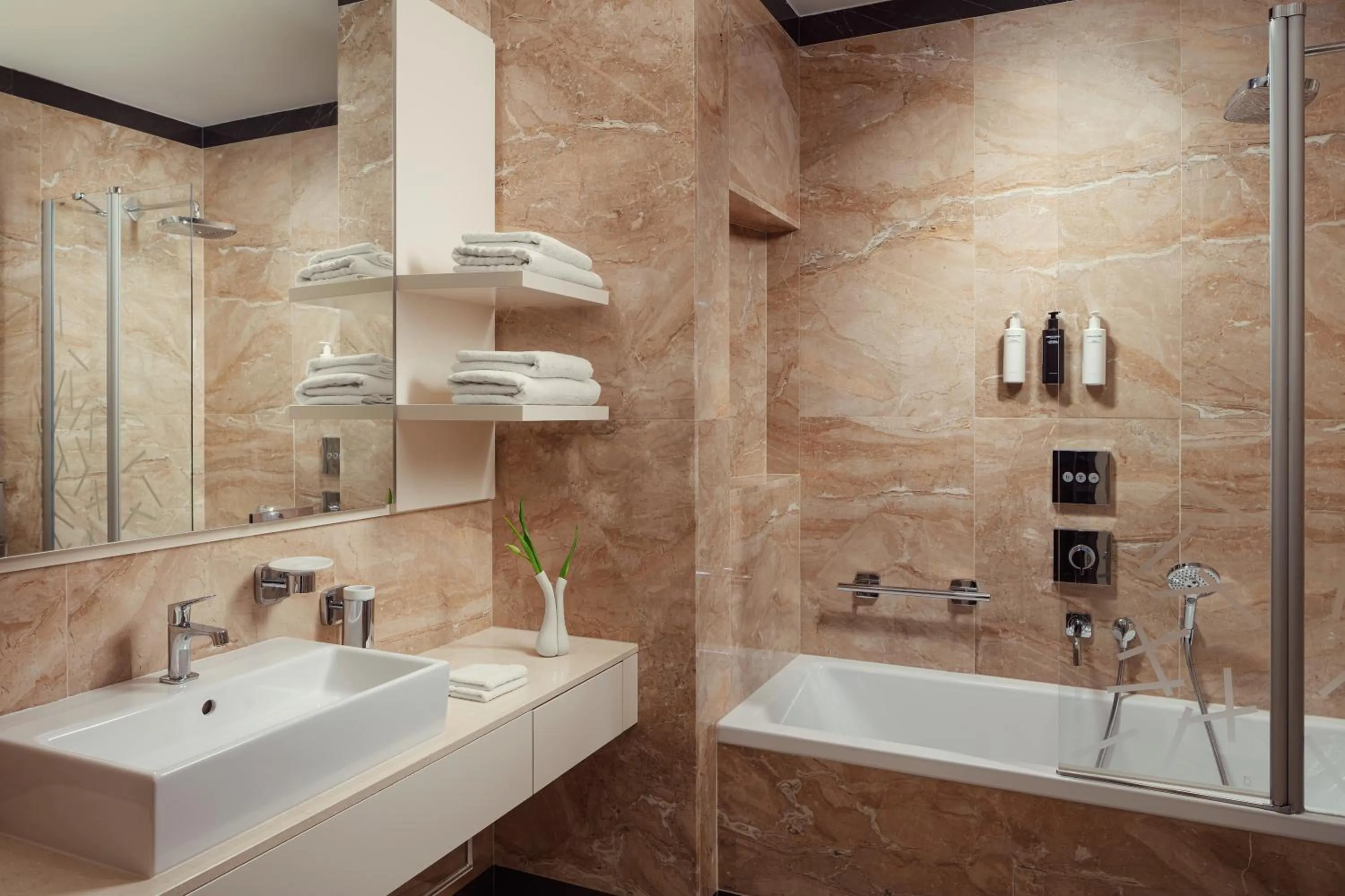 Shower in Hotel Bellevue