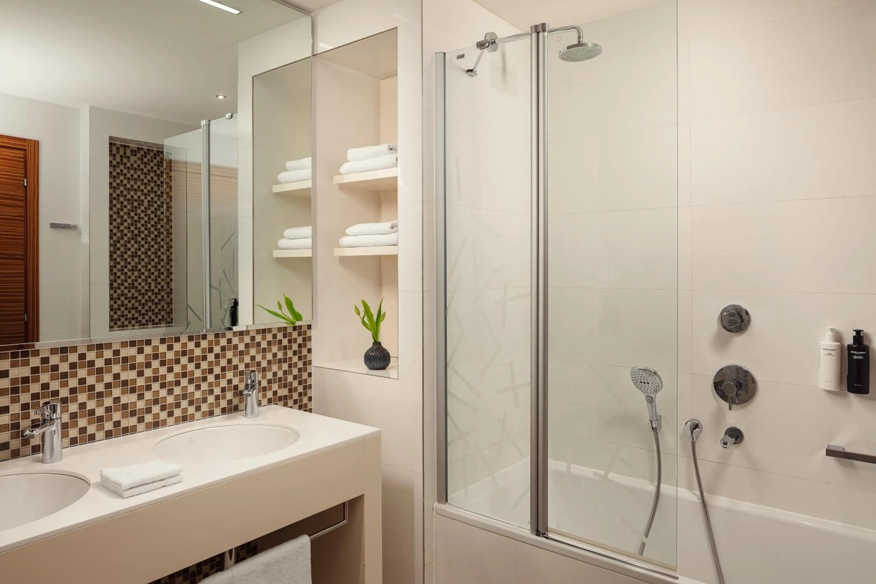 Shower in Hotel Bellevue