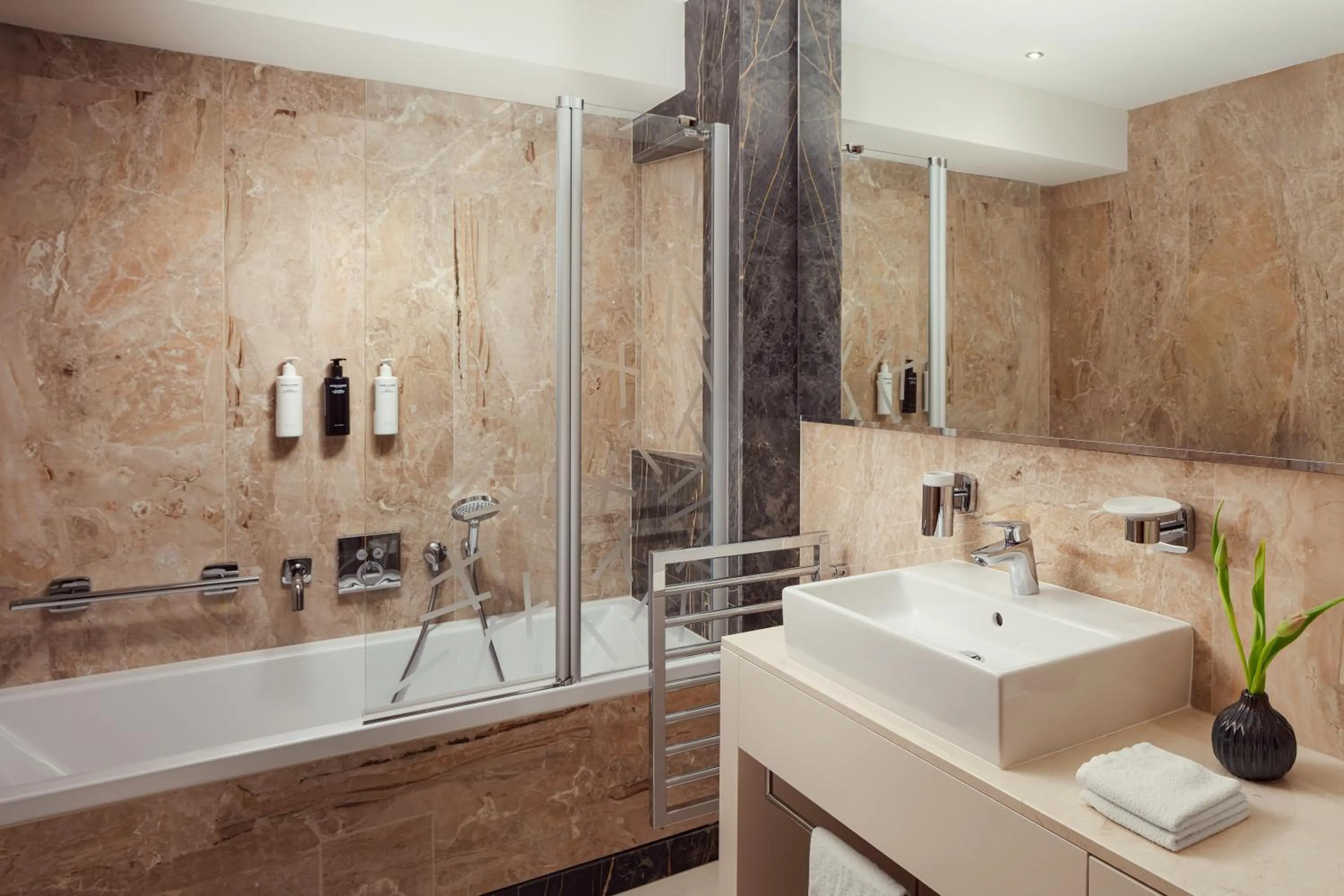 Shower in Hotel Bellevue