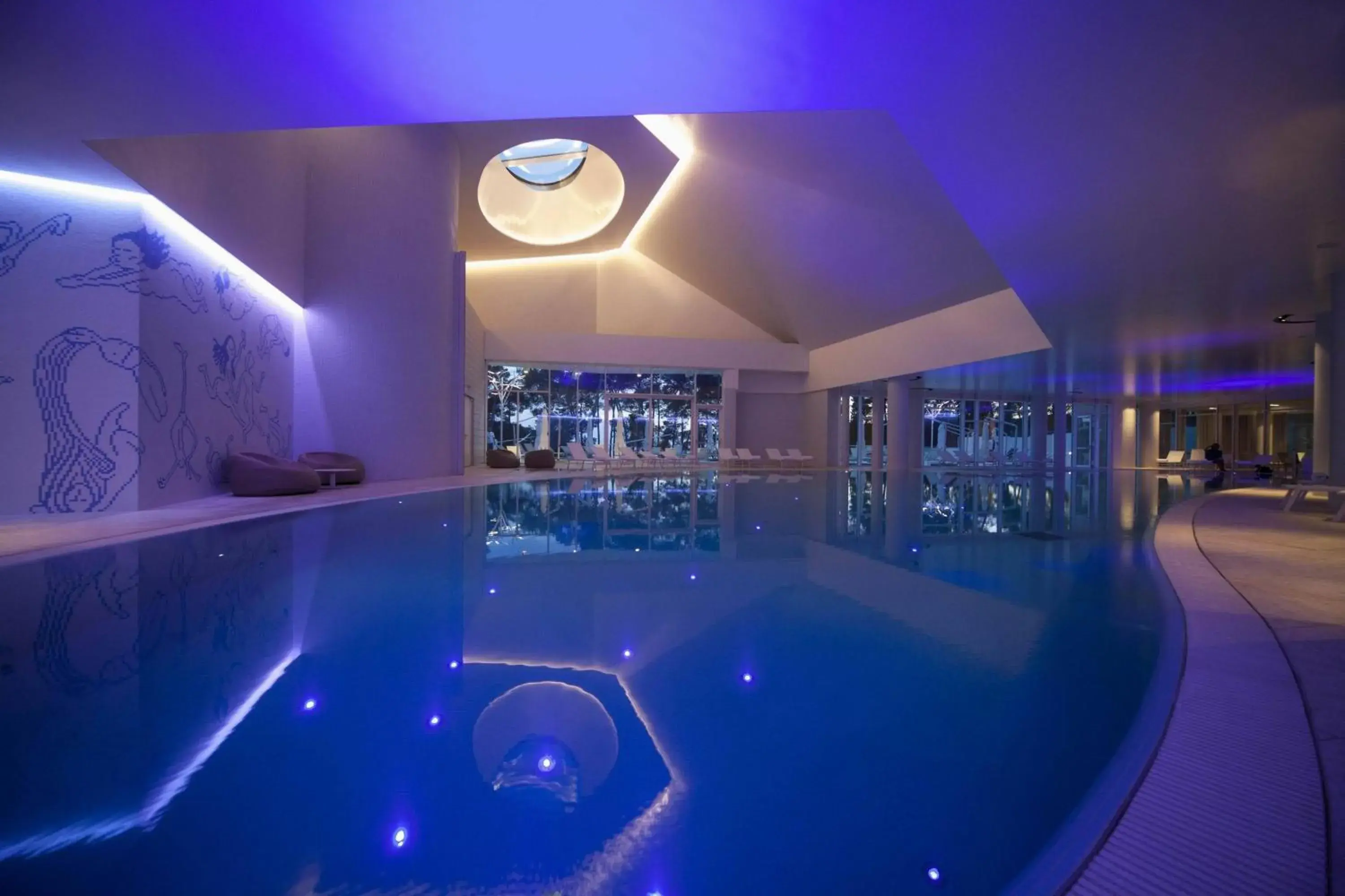 Swimming pool in Hotel Bellevue Swimming pool in Hotel Bellevue