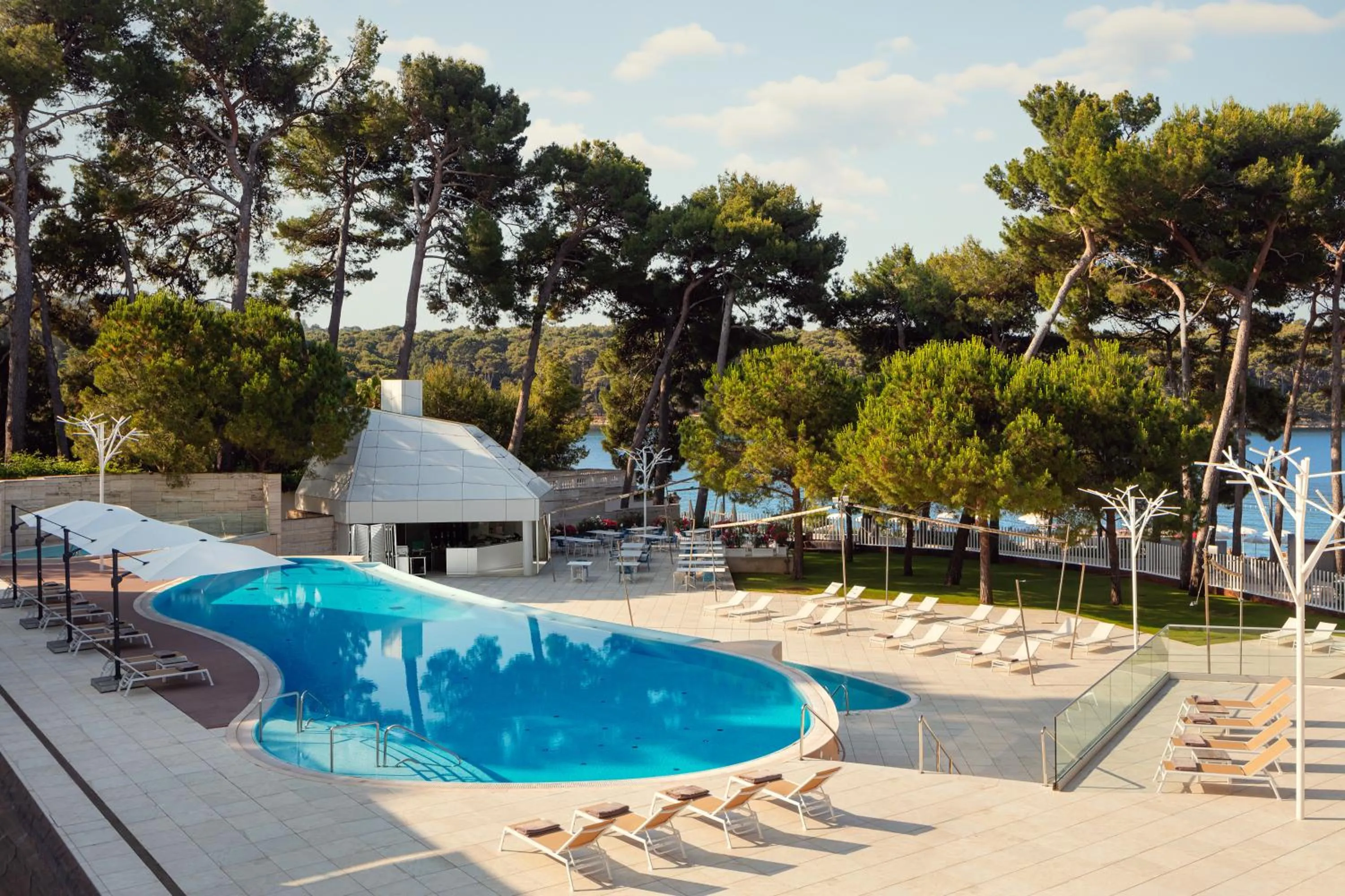 Swimming pool in Hotel Bellevue