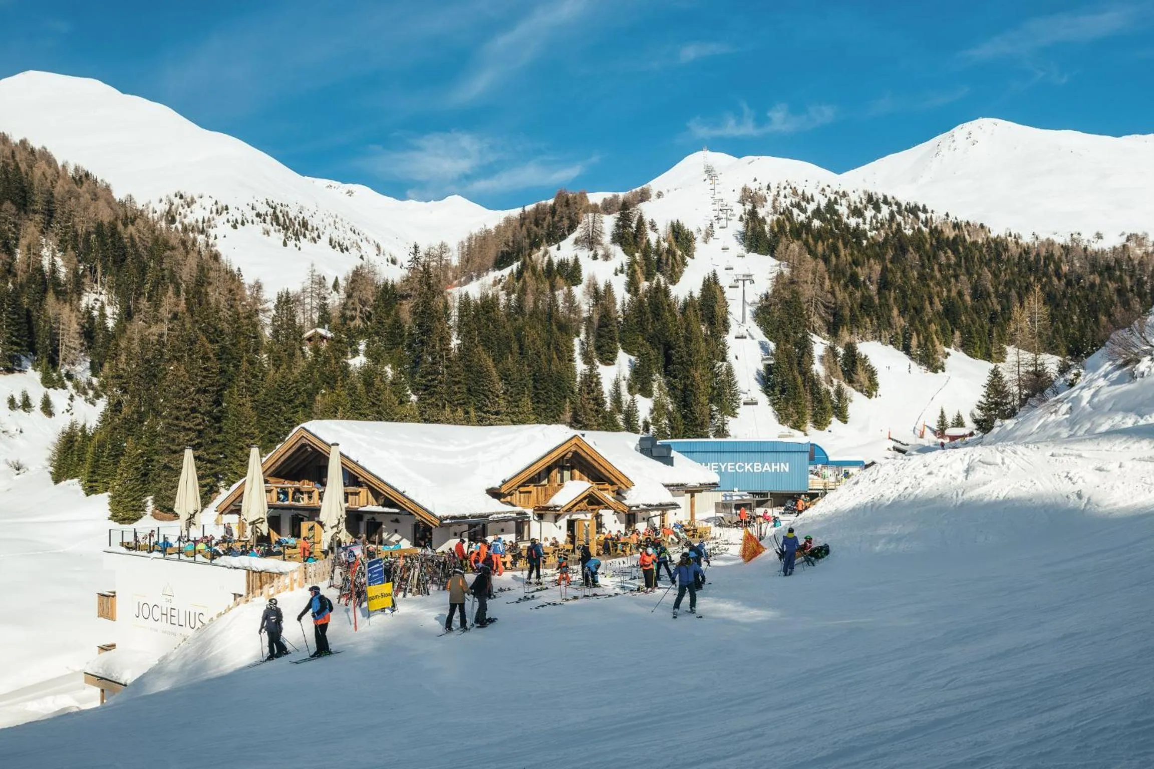 Skiing in Bergresort Das Jochelius Ski-in & Ski-out