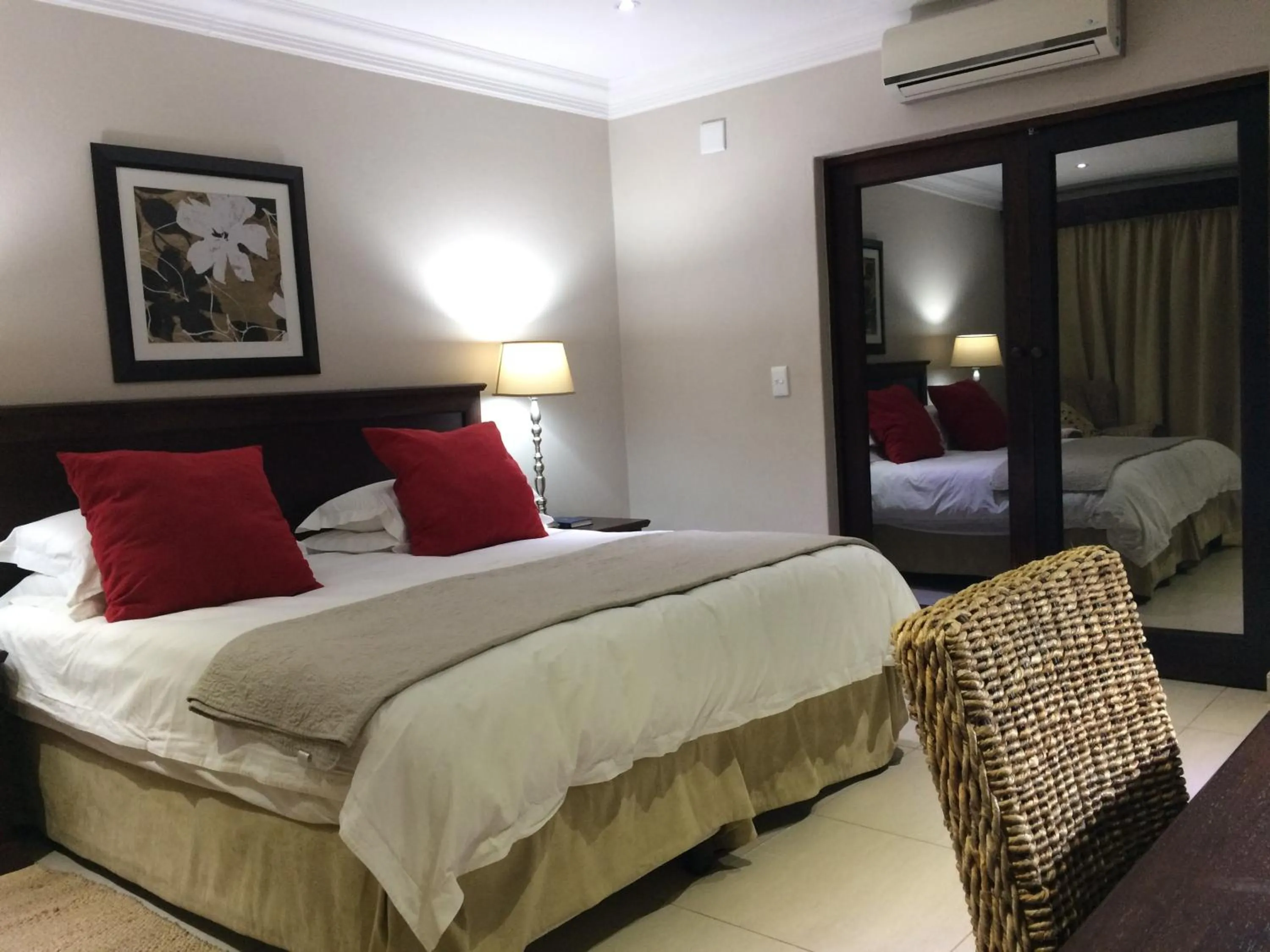 Photo of the whole room, Bed in Polokwane Place