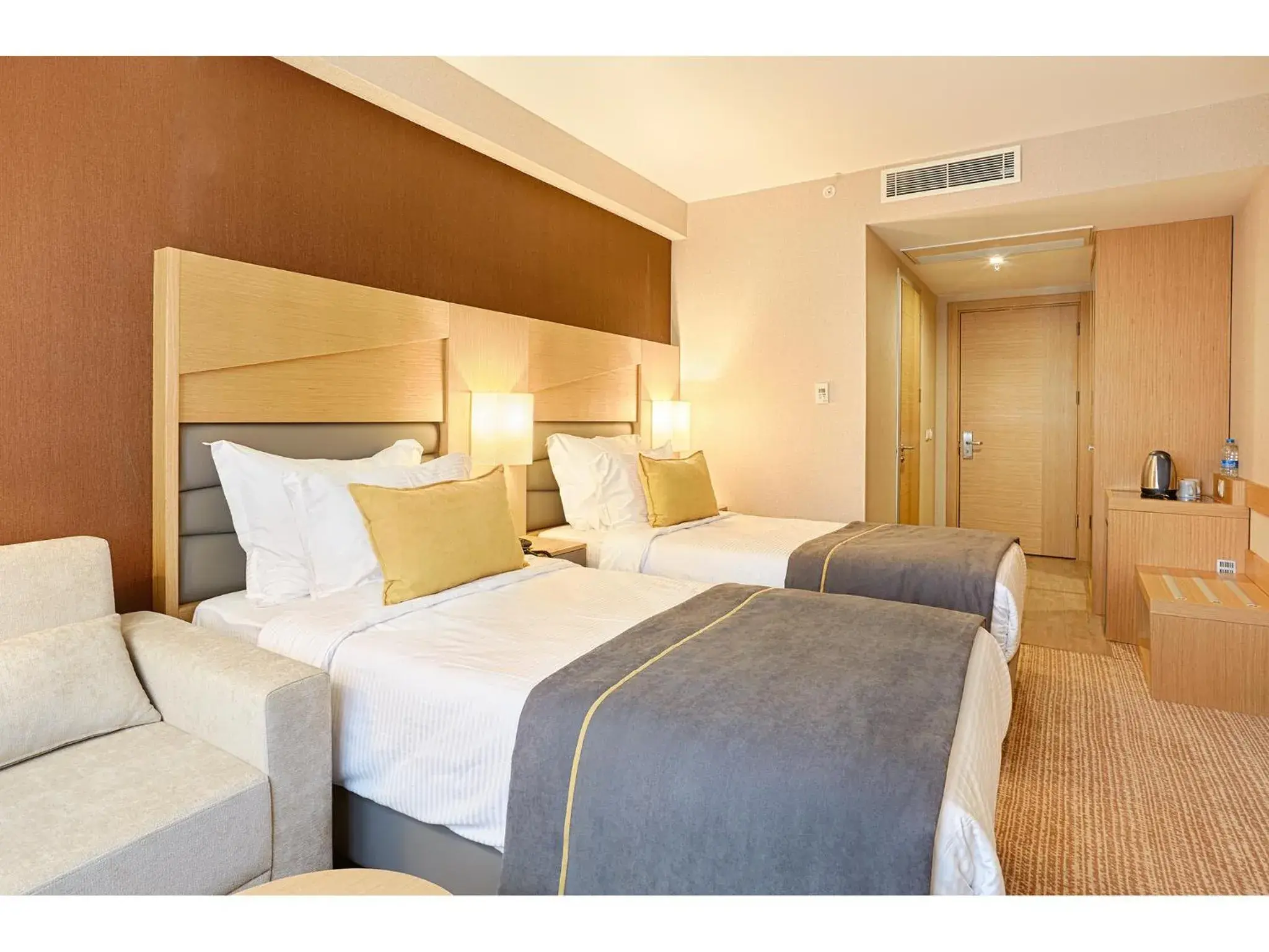 Photo of the whole room, Bed in Kordon Hotel Çankaya Photo of the whole room, Bed in Kordon Hotel Çankaya