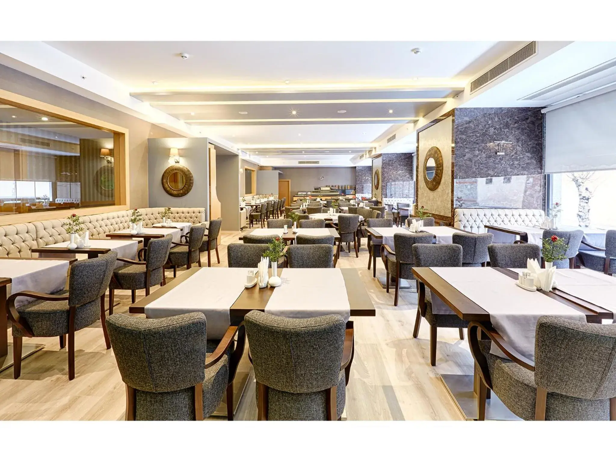 Staff in Kordon Hotel Çankaya Staff in Kordon Hotel Çankaya