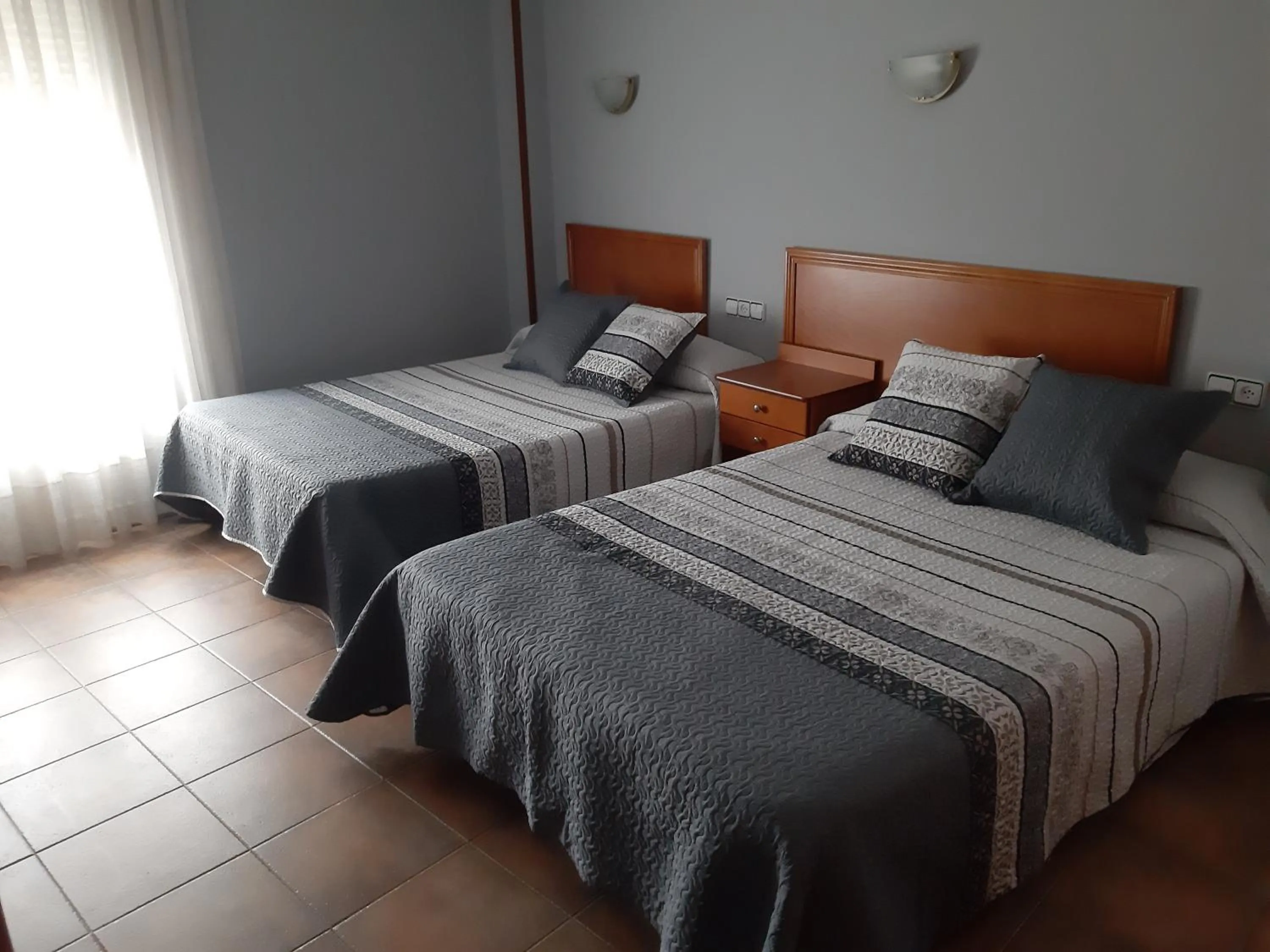 Hotel Los Leones, el más cercano a Warner