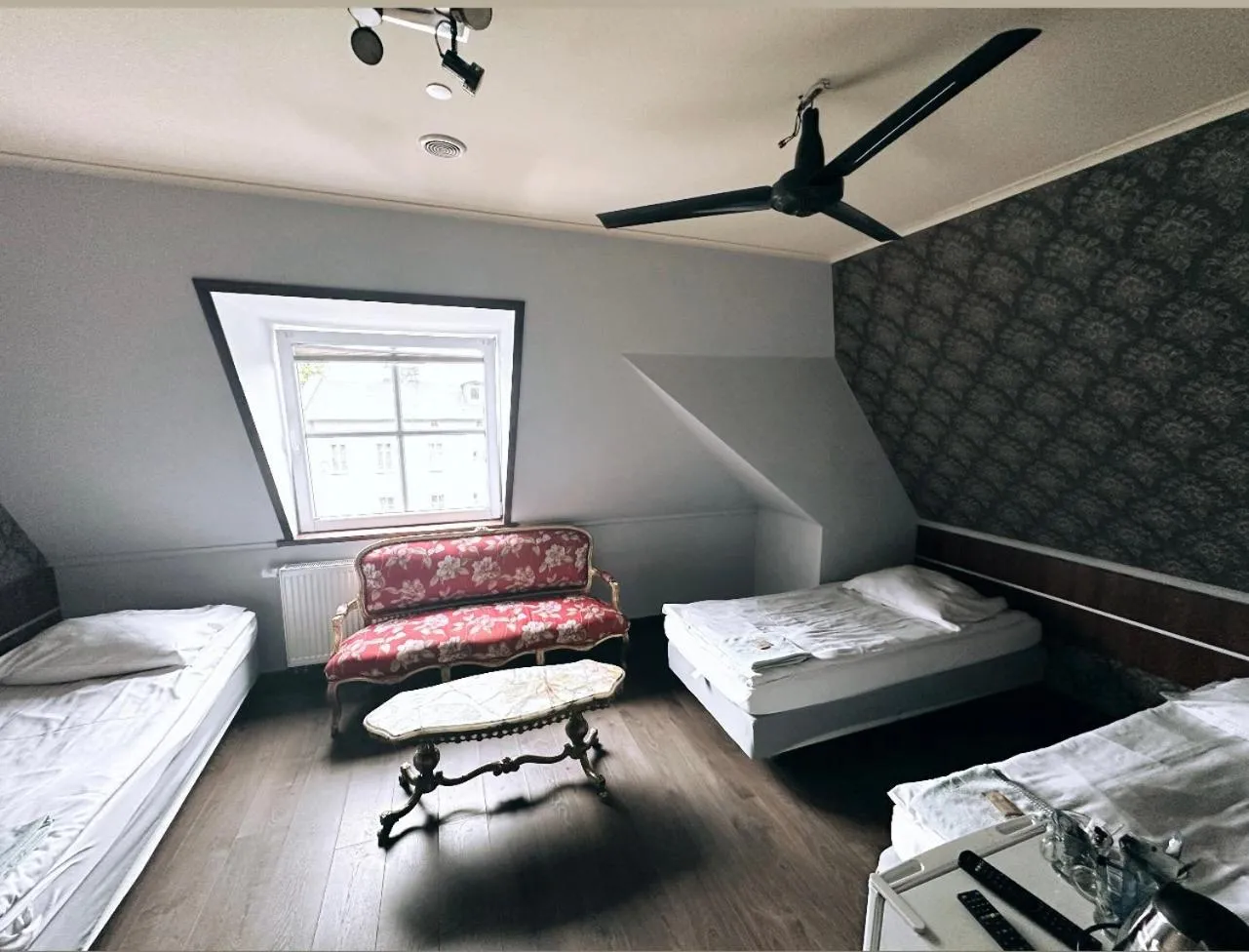 Triple Room in Pałac Dąbrowa