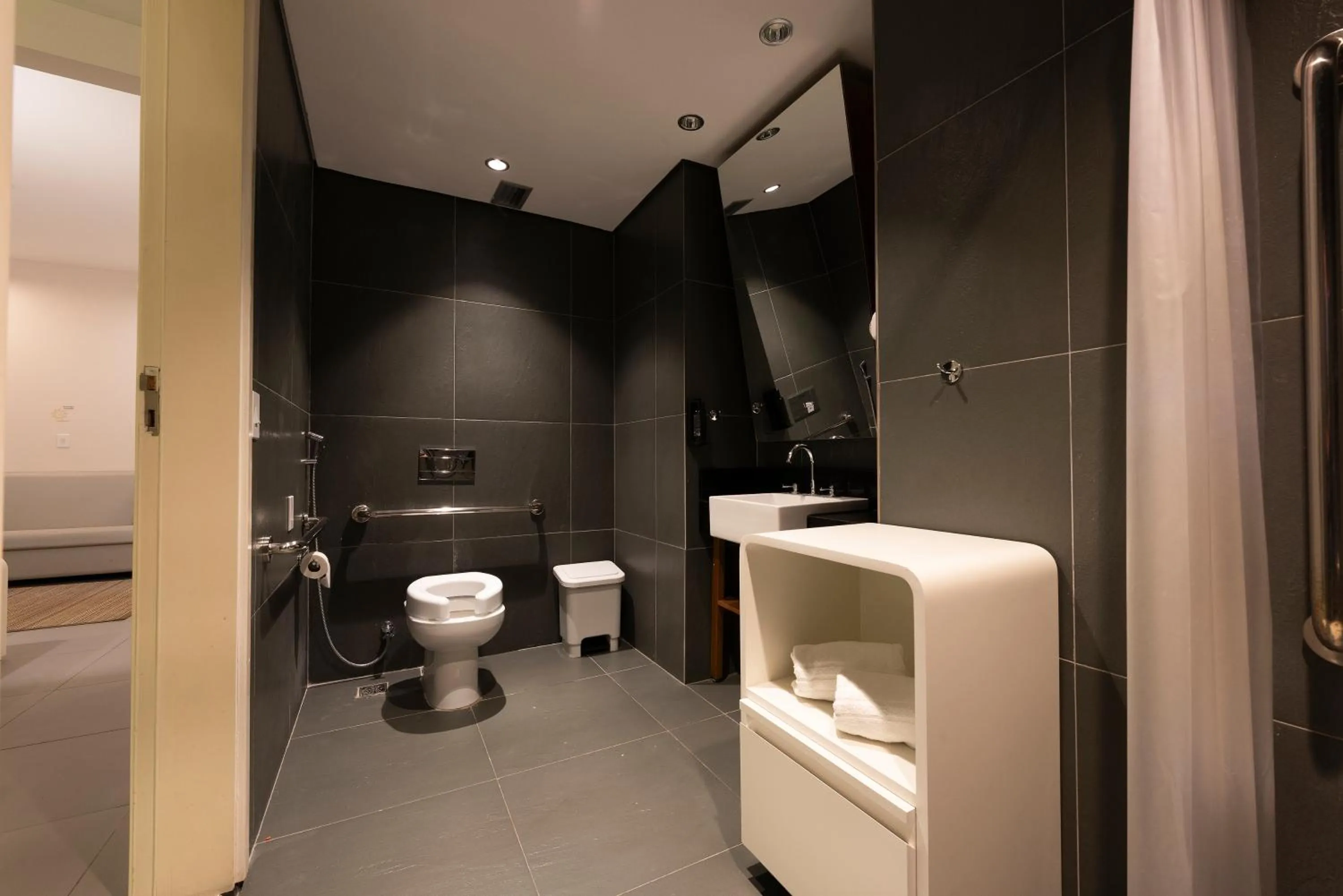 Toilet in ibis Styles Alagoinhas