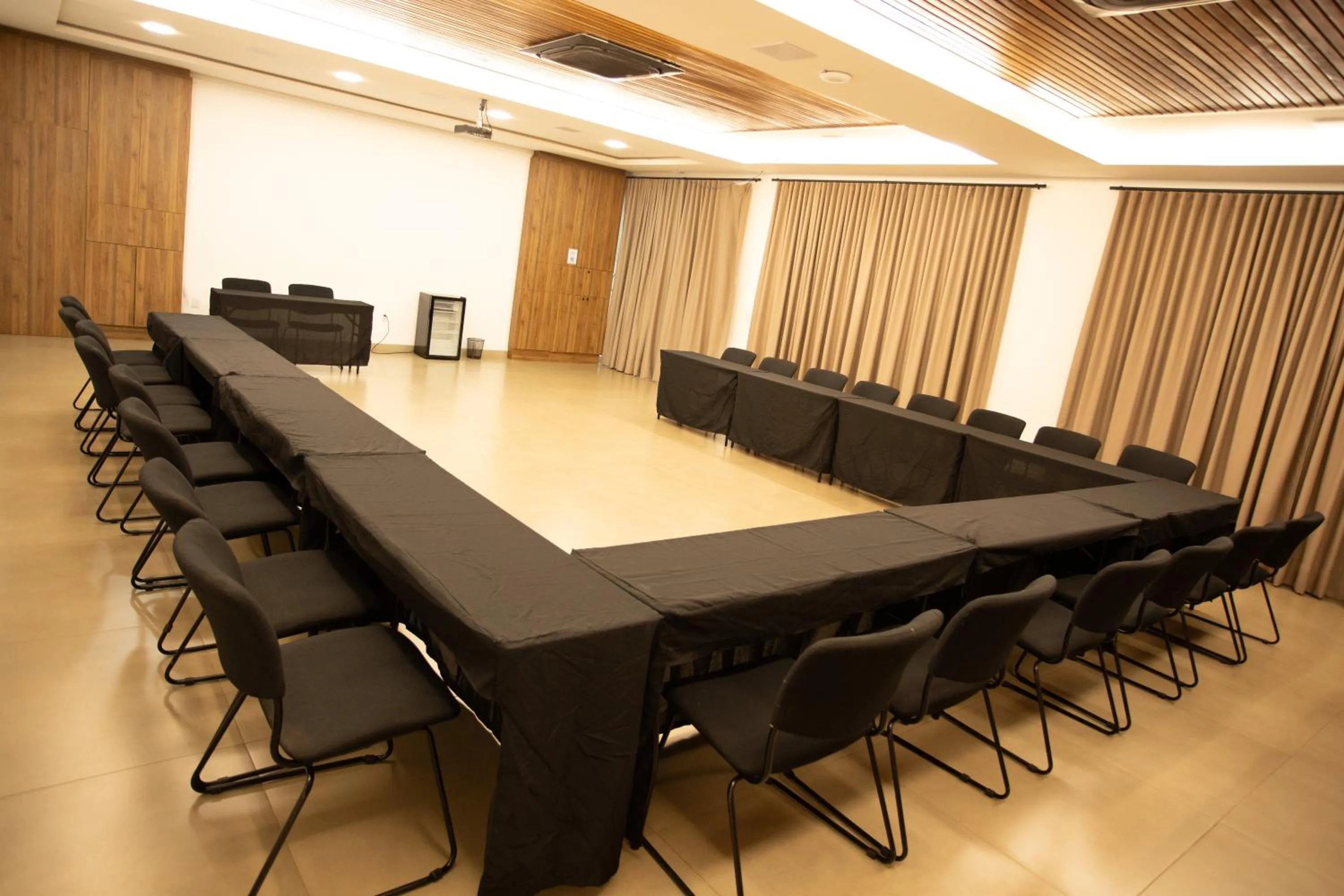 Meeting/conference room in Ellus Hotel