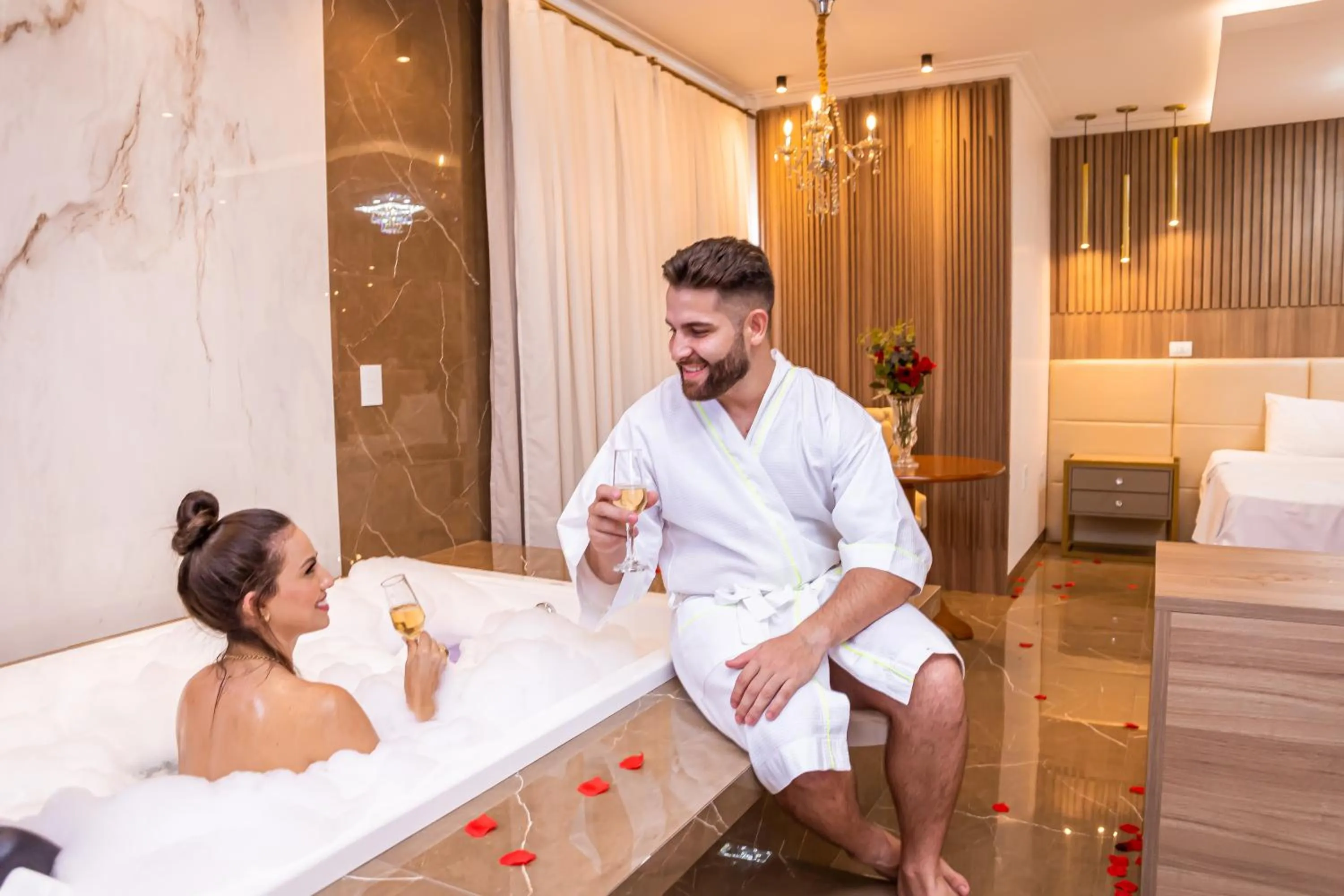 Bath, Bed in Ellus Hotel