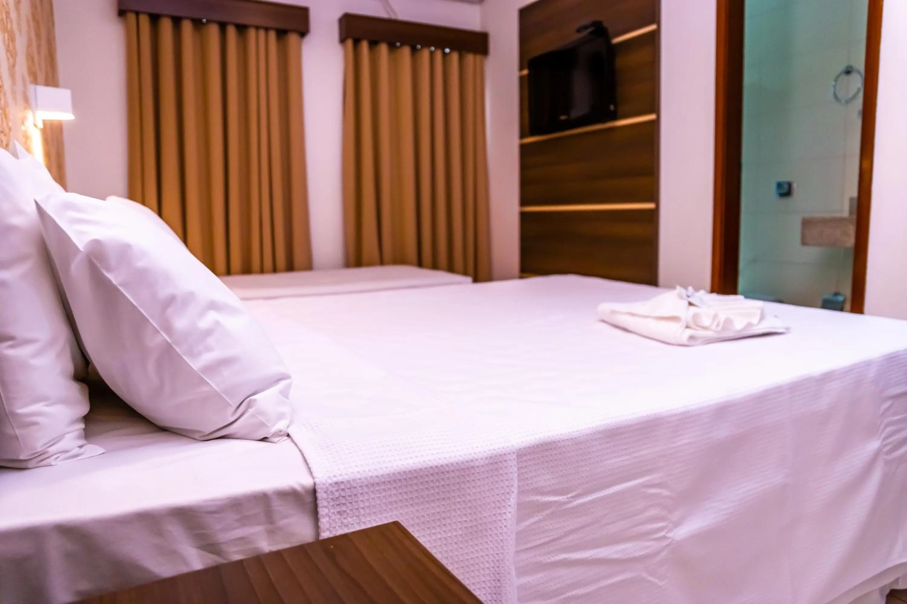 Standard Triple Room in Ellus Hotel