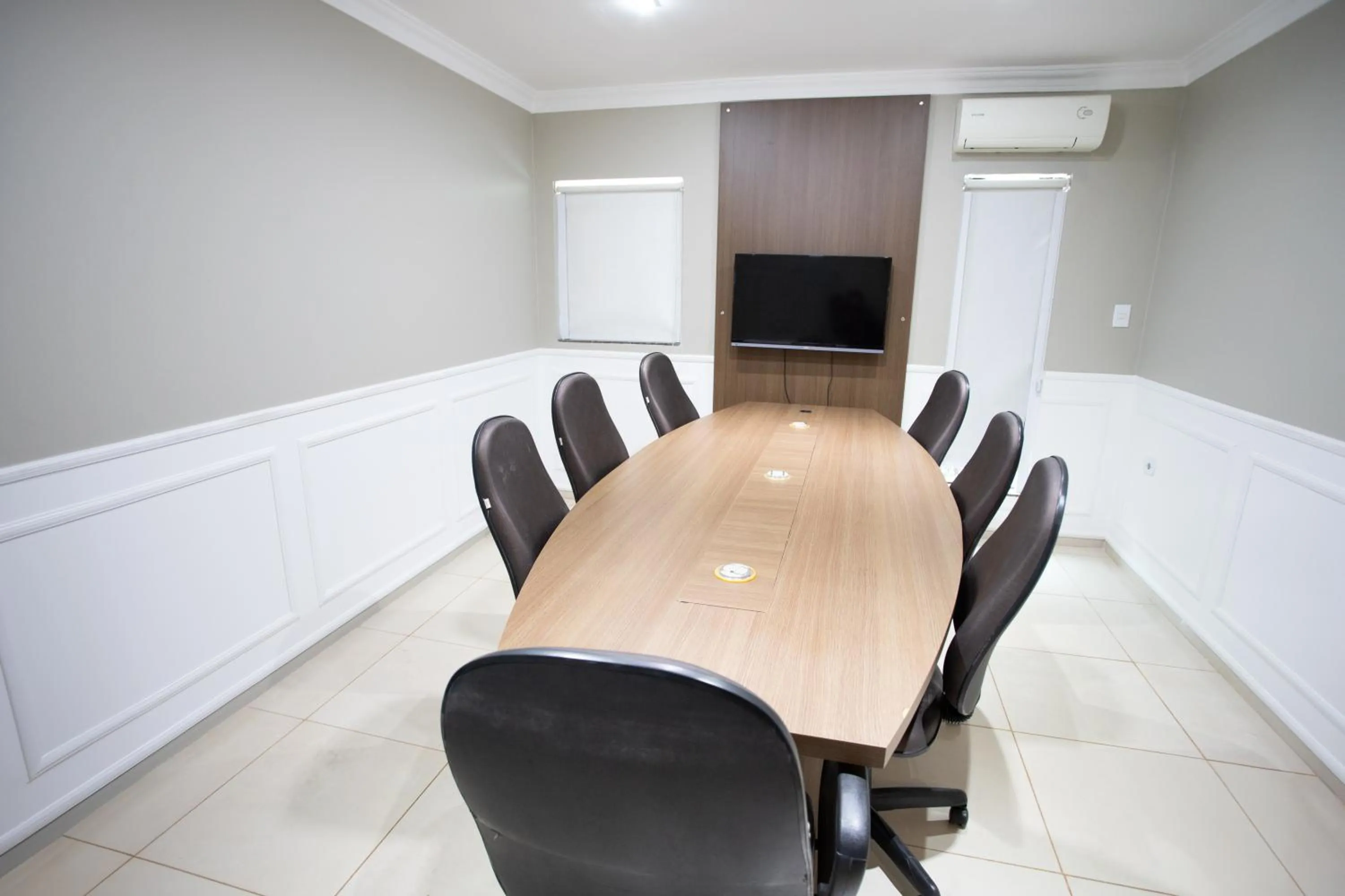 Meeting/conference room in Ellus Hotel