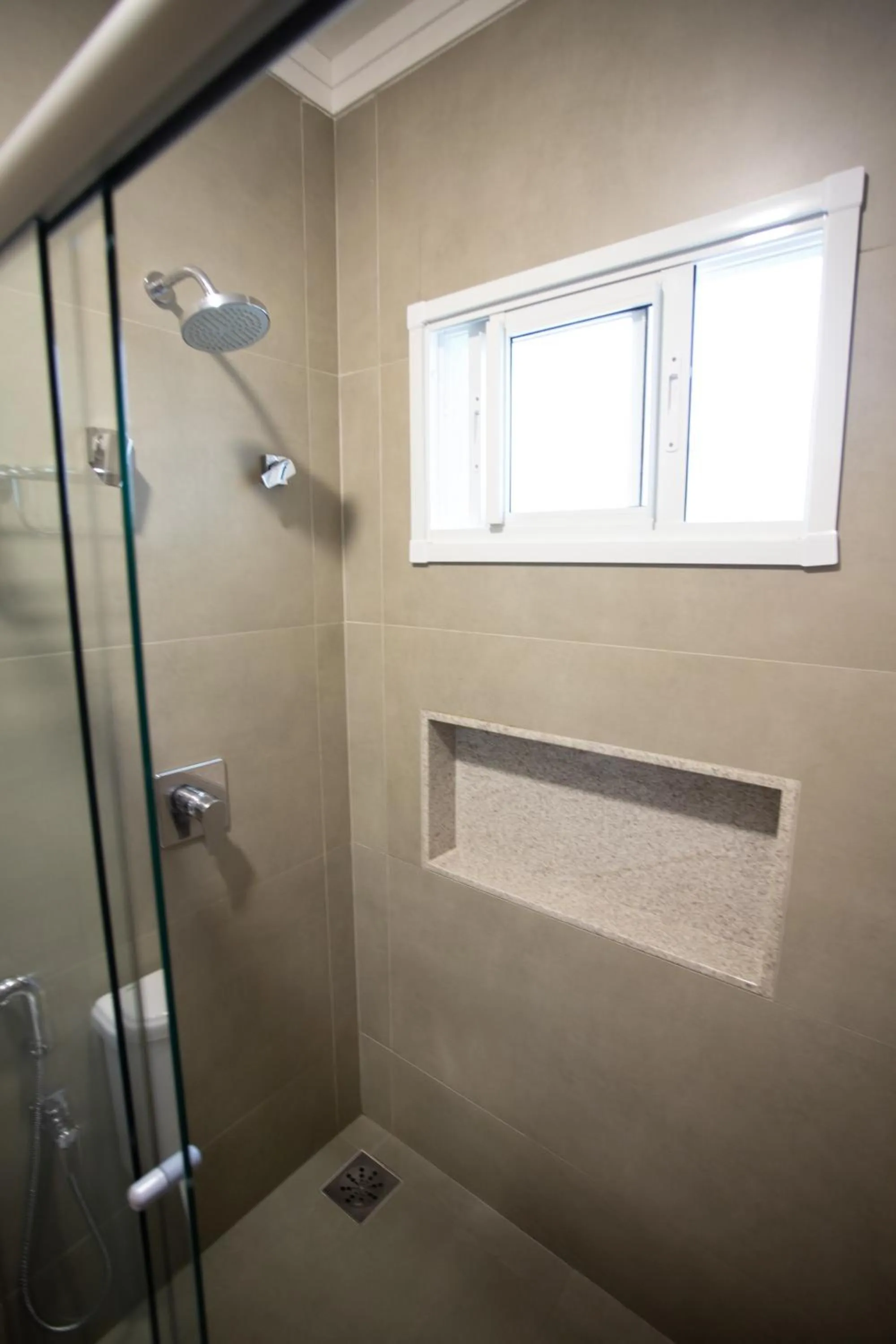 Shower in Ellus Hotel