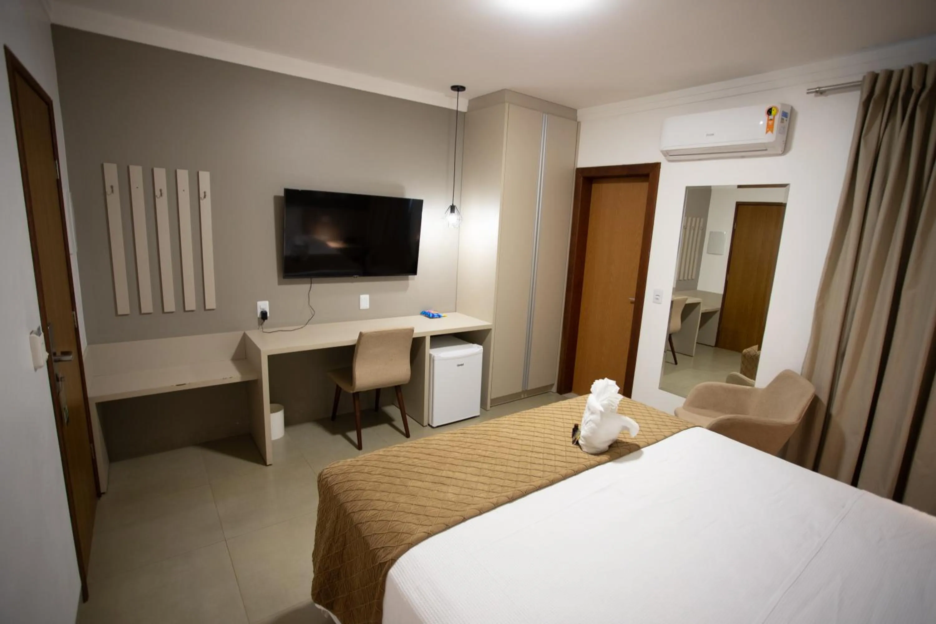 Photo of the whole room, Bed in Ellus Hotel