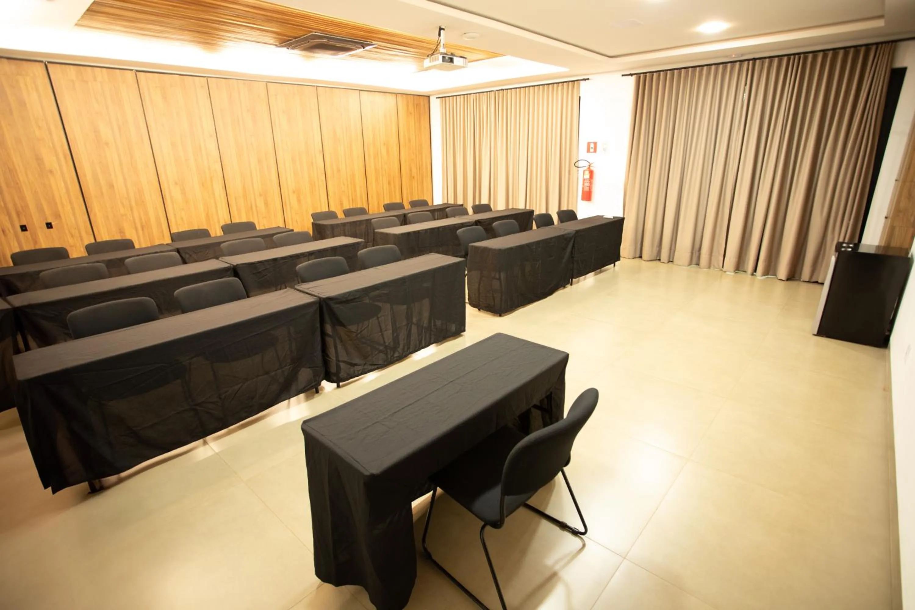 Meeting/conference room in Ellus Hotel