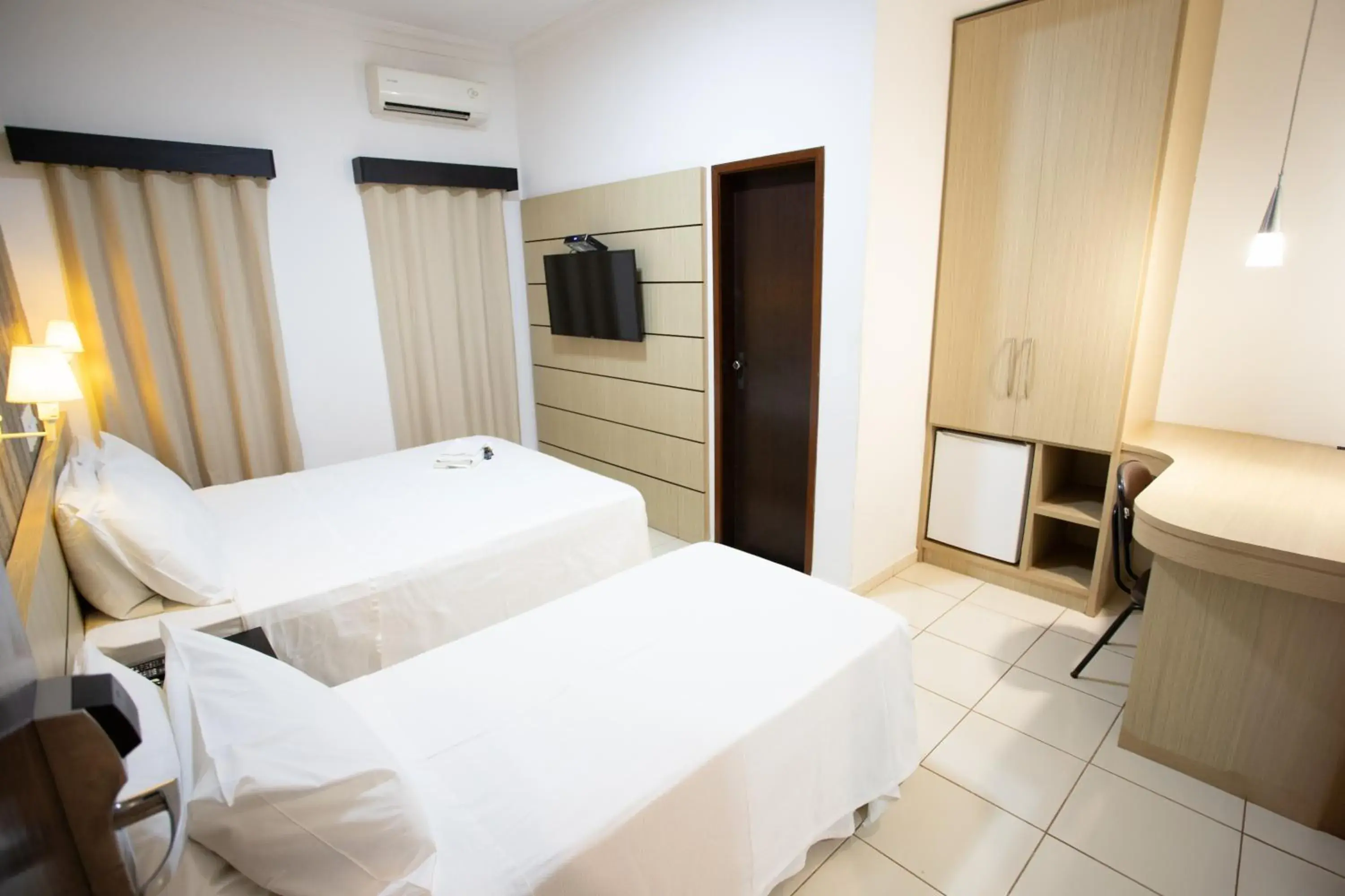 Photo of the whole room, Bed in Ellus Hotel Photo of the whole room, Bed in Ellus Hotel