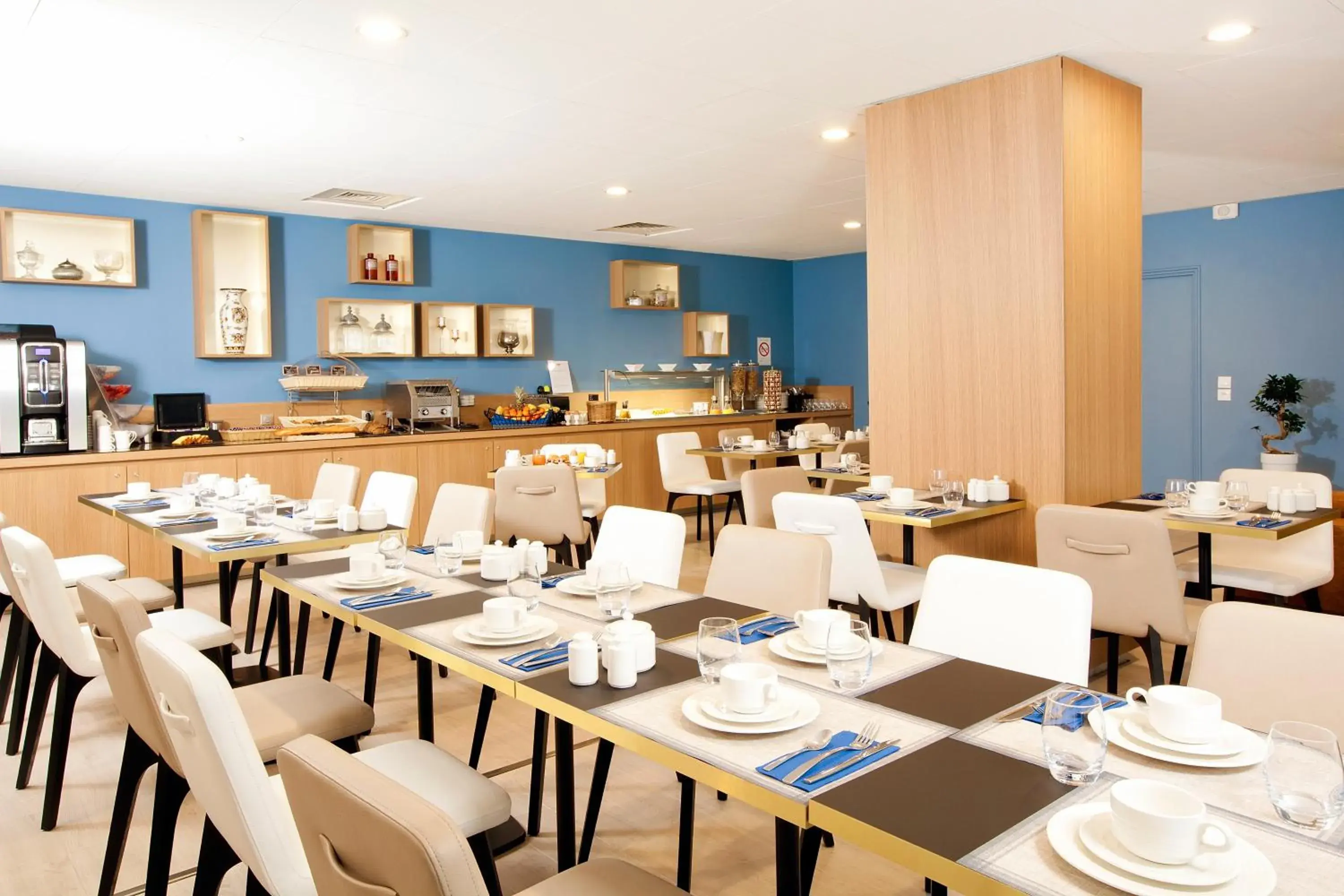 Restaurant/places to eat in Residhome Bordeaux Restaurant/places to eat in Residhome Bordeaux