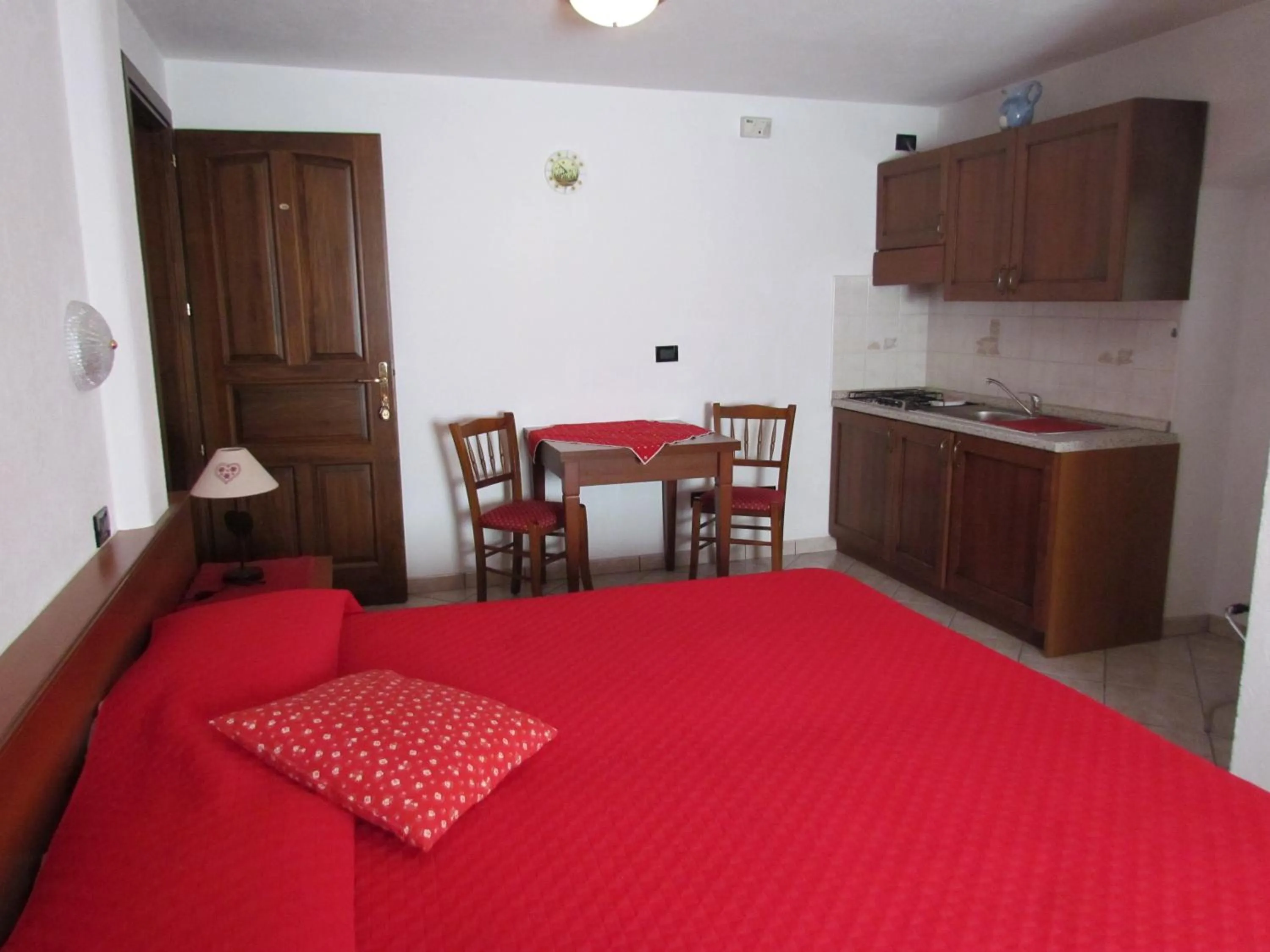 Kitchen or kitchenette, Bed in Residence Du Chateau