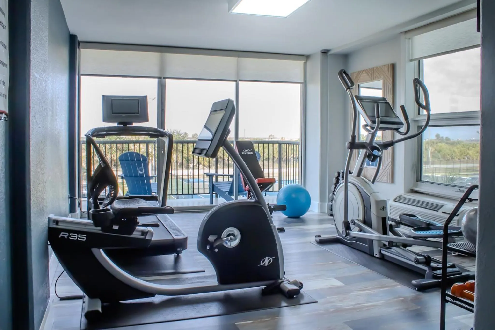 Fitness centre/facilities in Islander East Condominiums