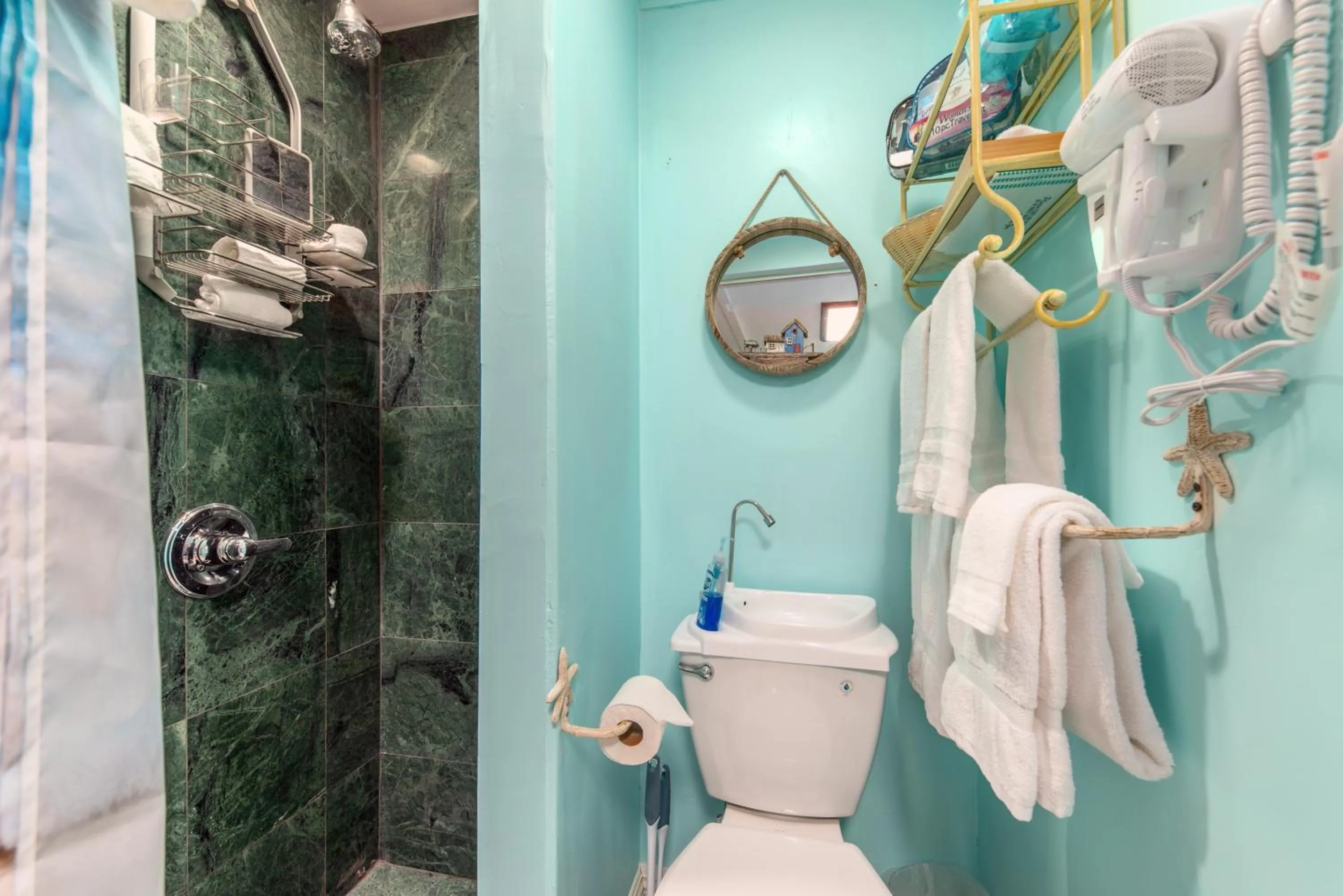 Shower in Carpe Diem