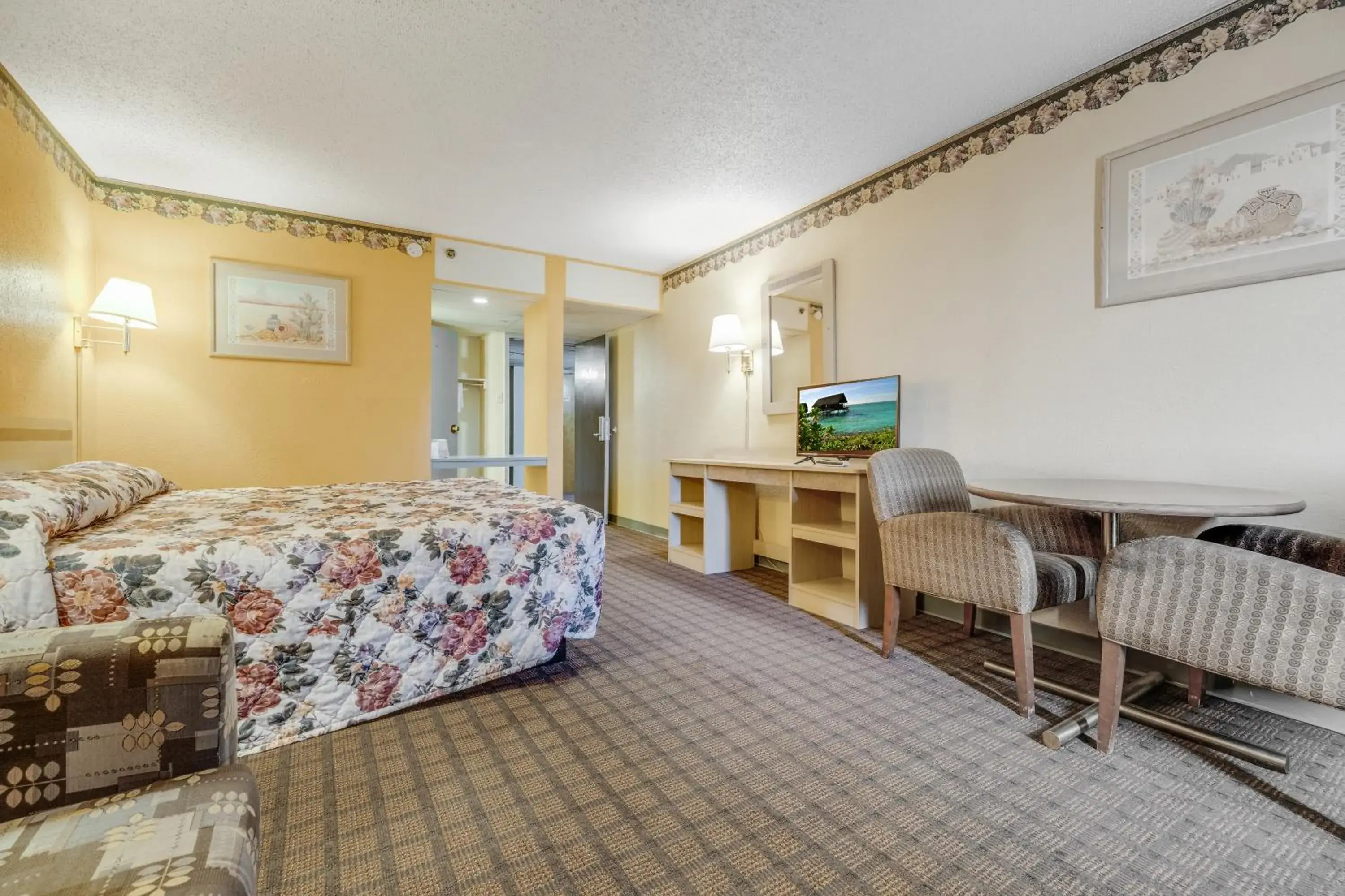 Bedroom, Bed in Camelot Inn Bedroom, Bed in Camelot Inn