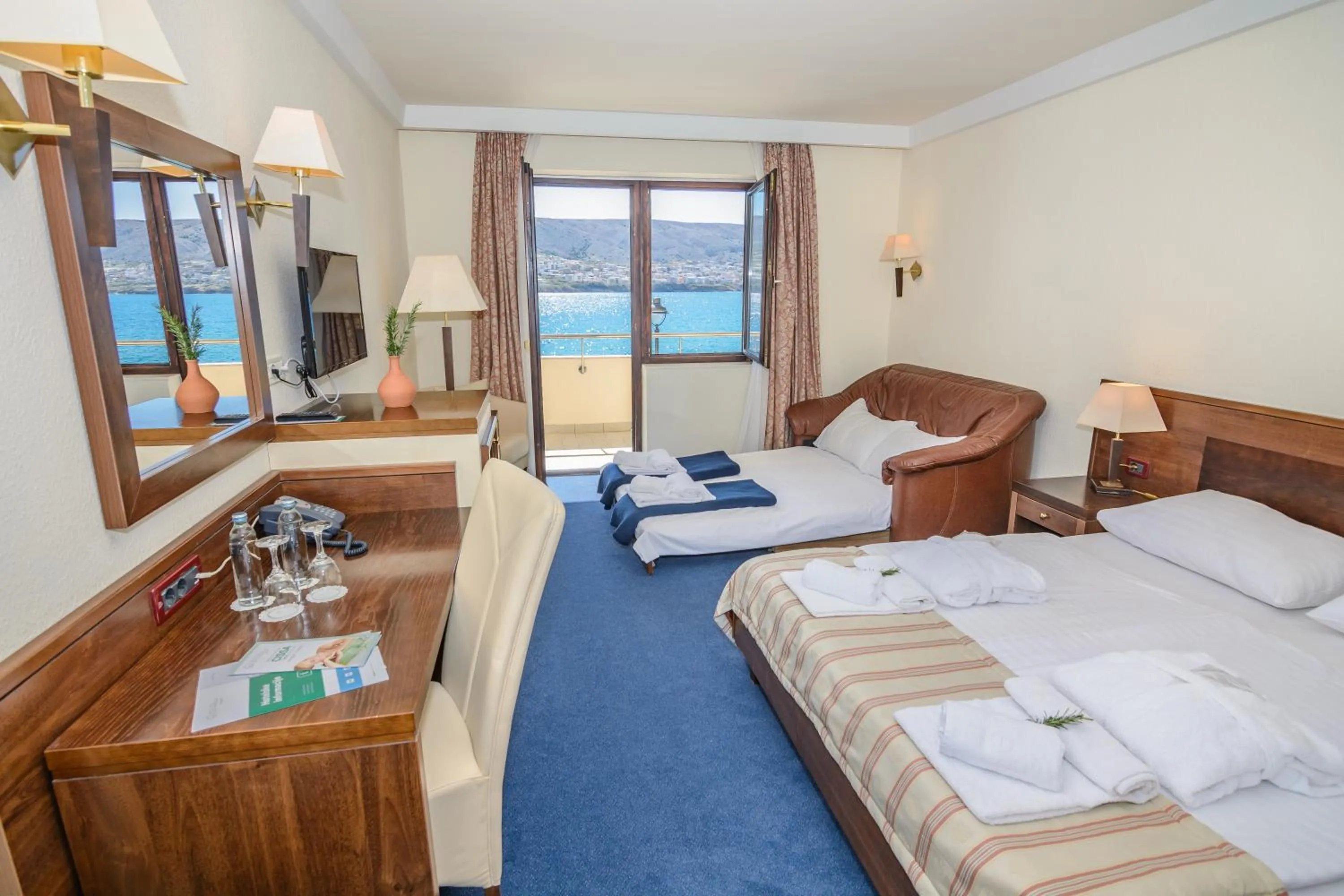 Balcony/Terrace, Bed in Family Hotel Pagus - All Inclusive