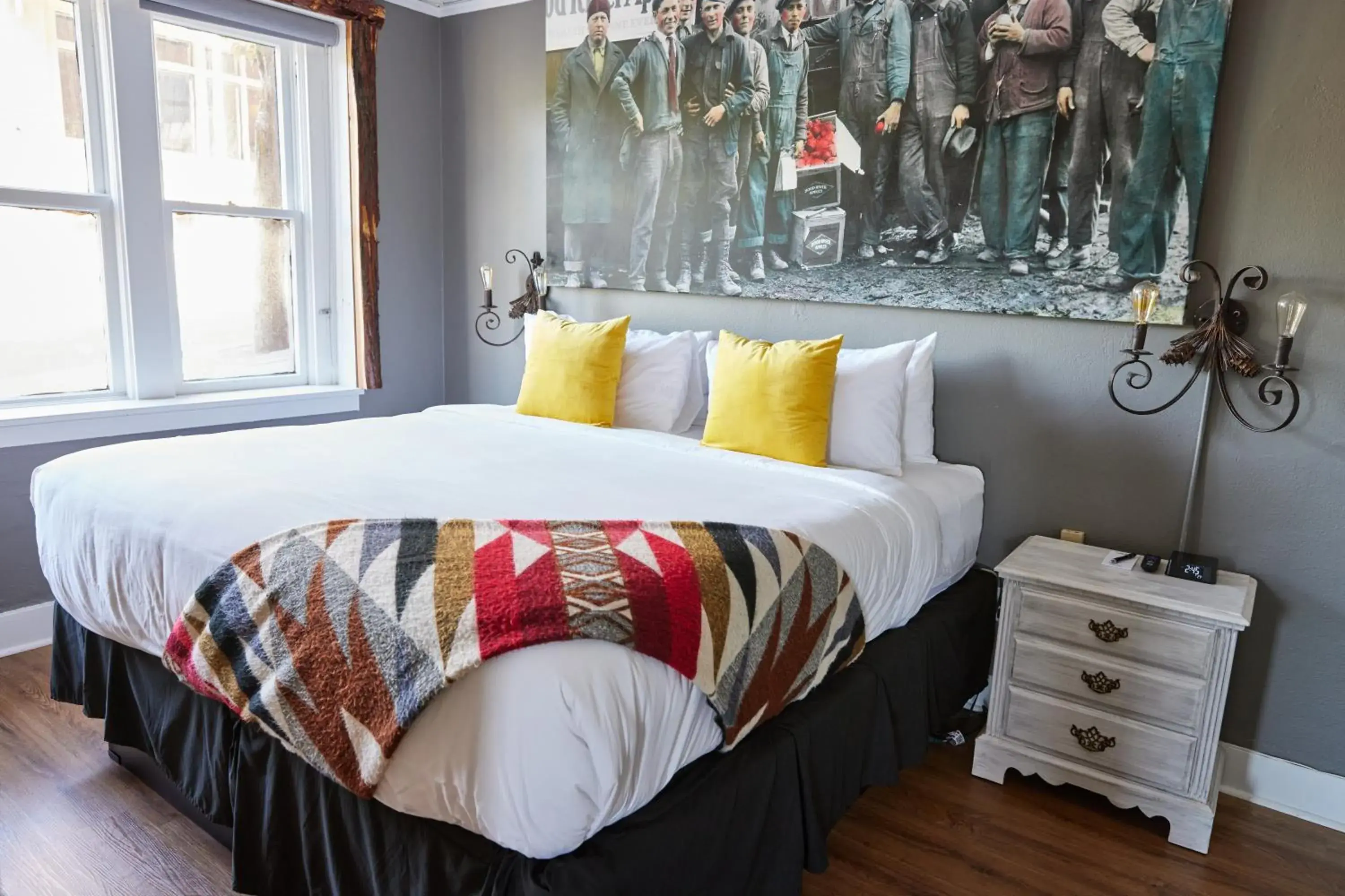 Bedroom, Bed in Hood River Hotel Bedroom, Bed in Hood River Hotel