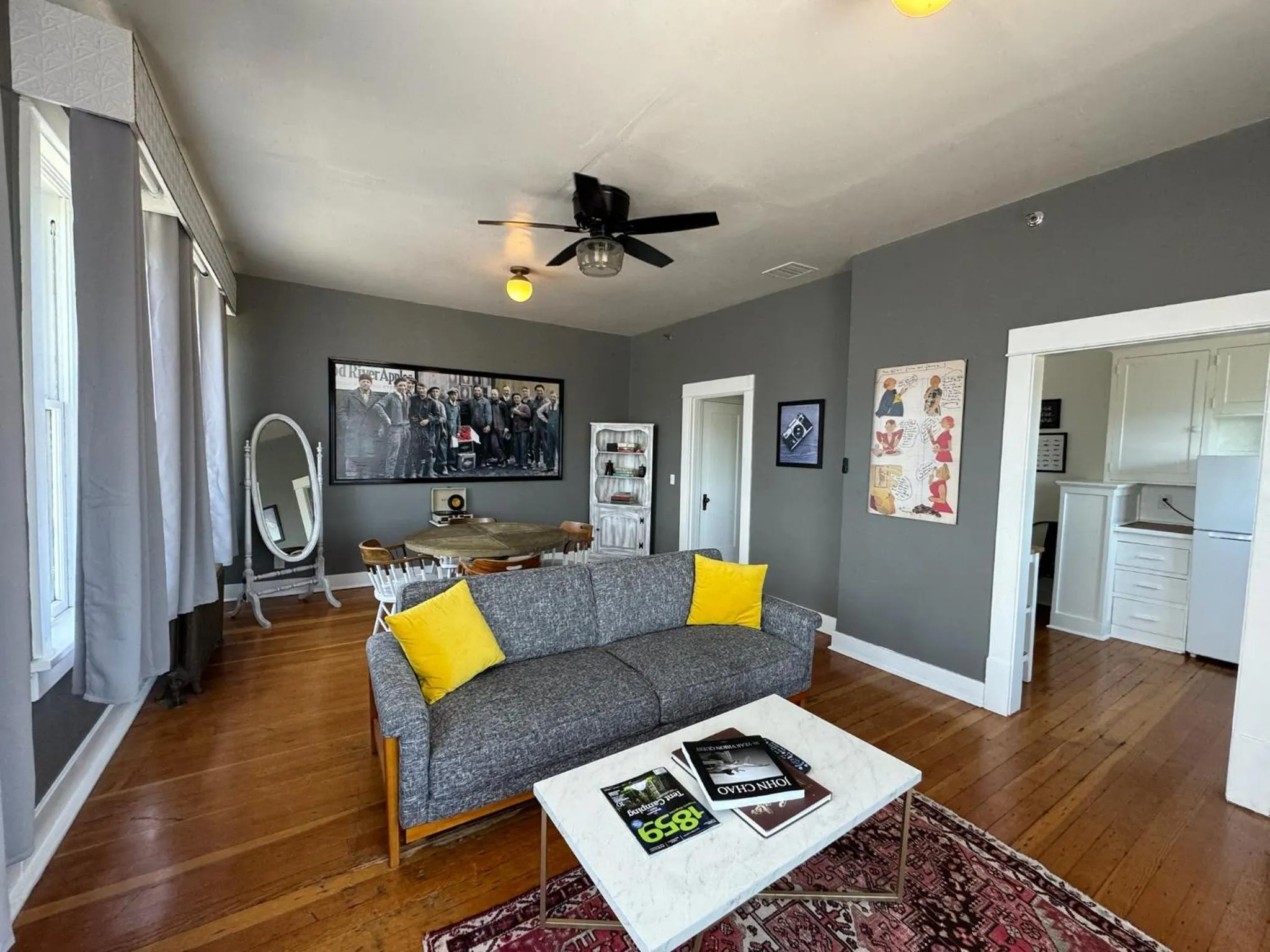 Living room in Hood River Hotel