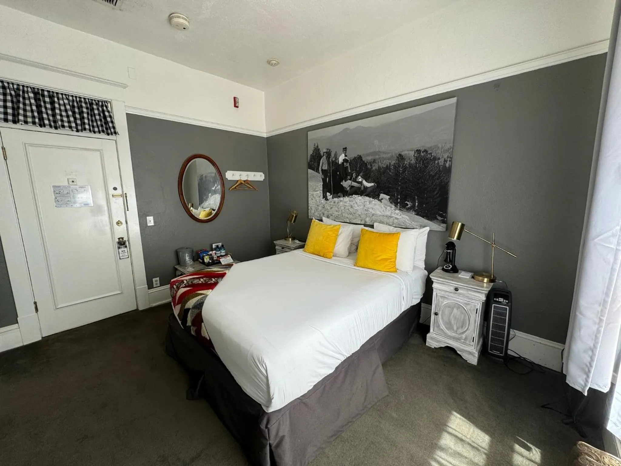 Bedroom, Bed in Hood River Hotel