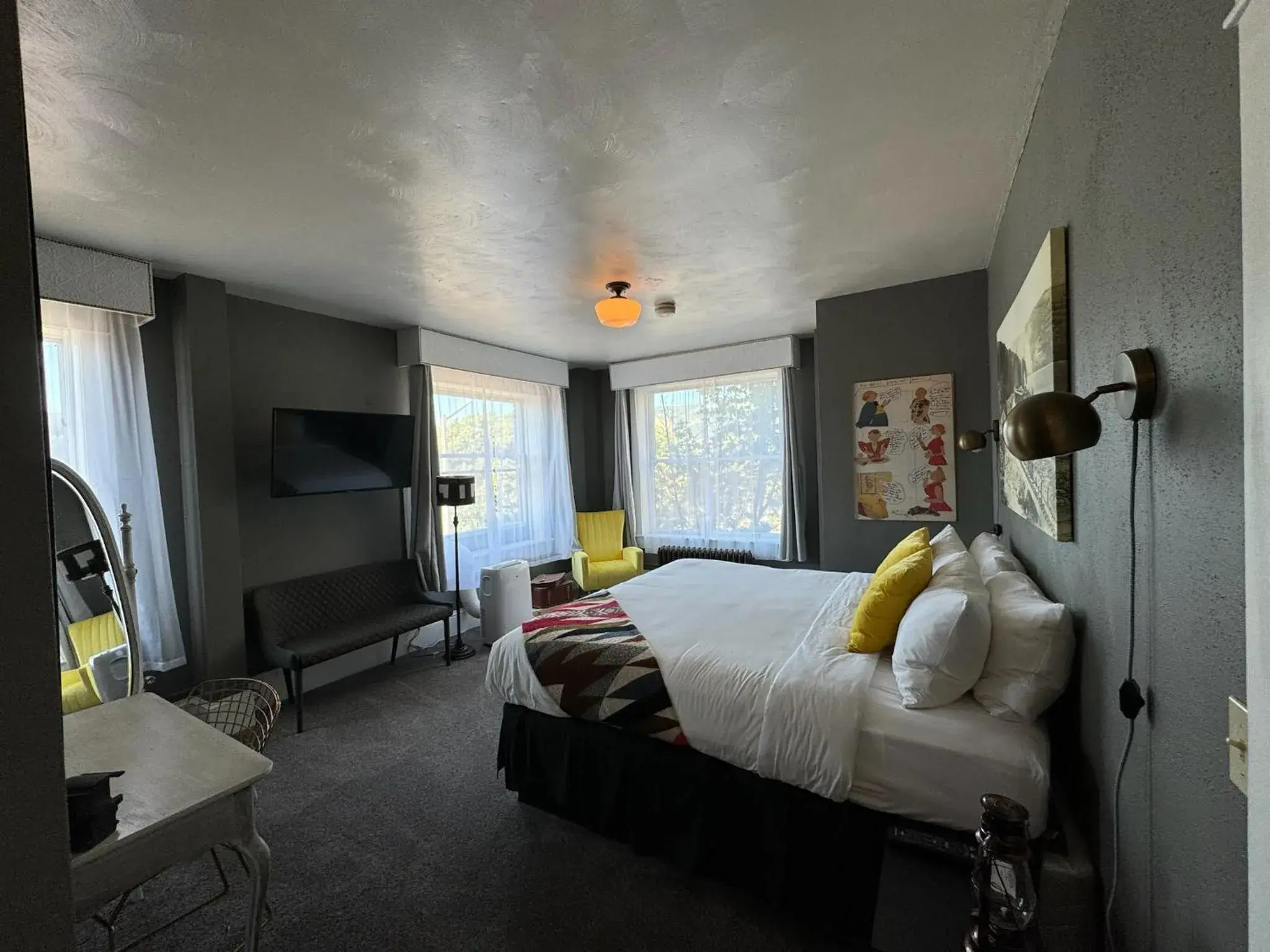 Historic Railroad Suite in Hood River Hotel Historic Railroad Suite in Hood River Hotel