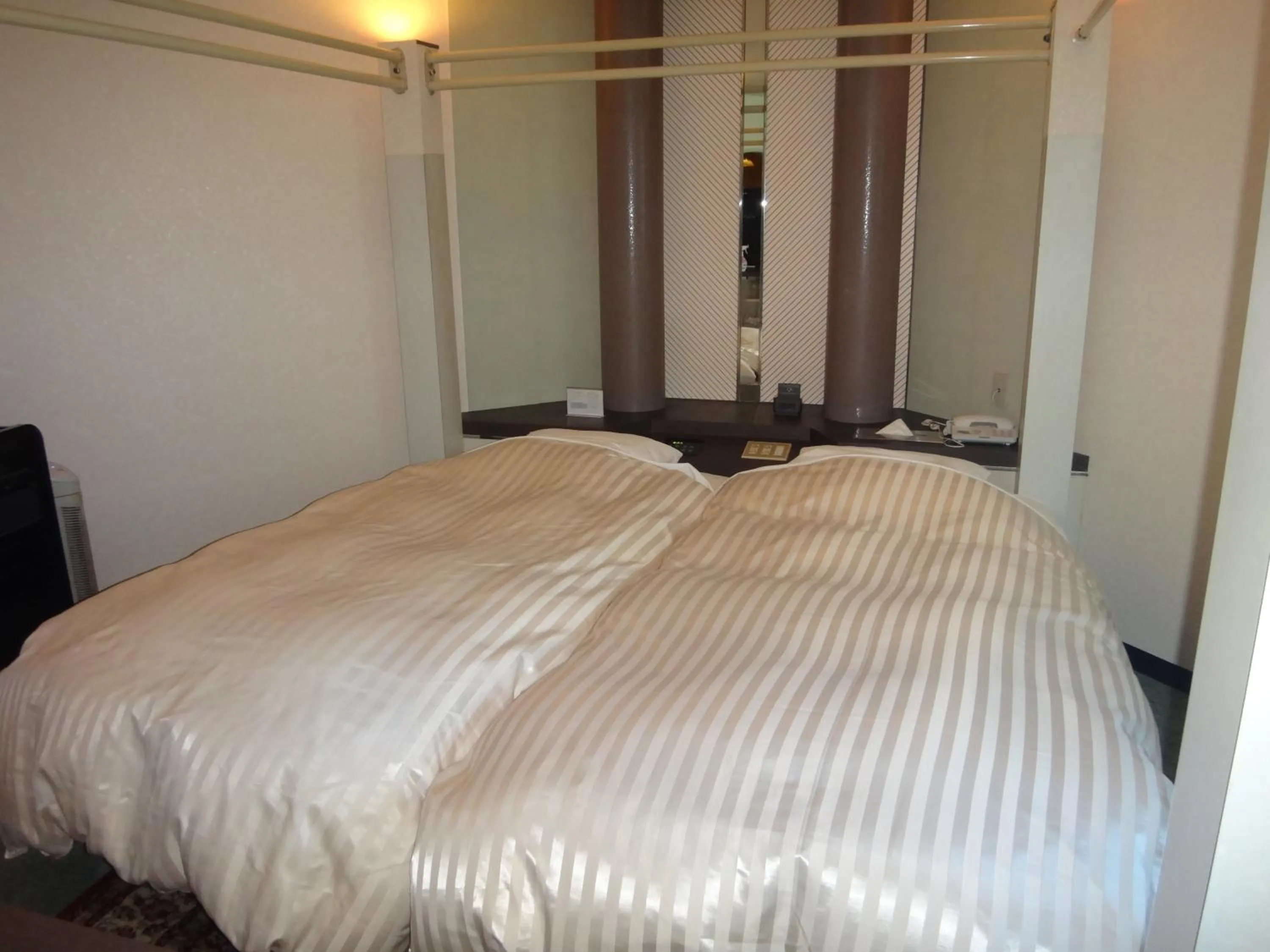 Photo of the whole room, Bed in Utility Hotel Coo