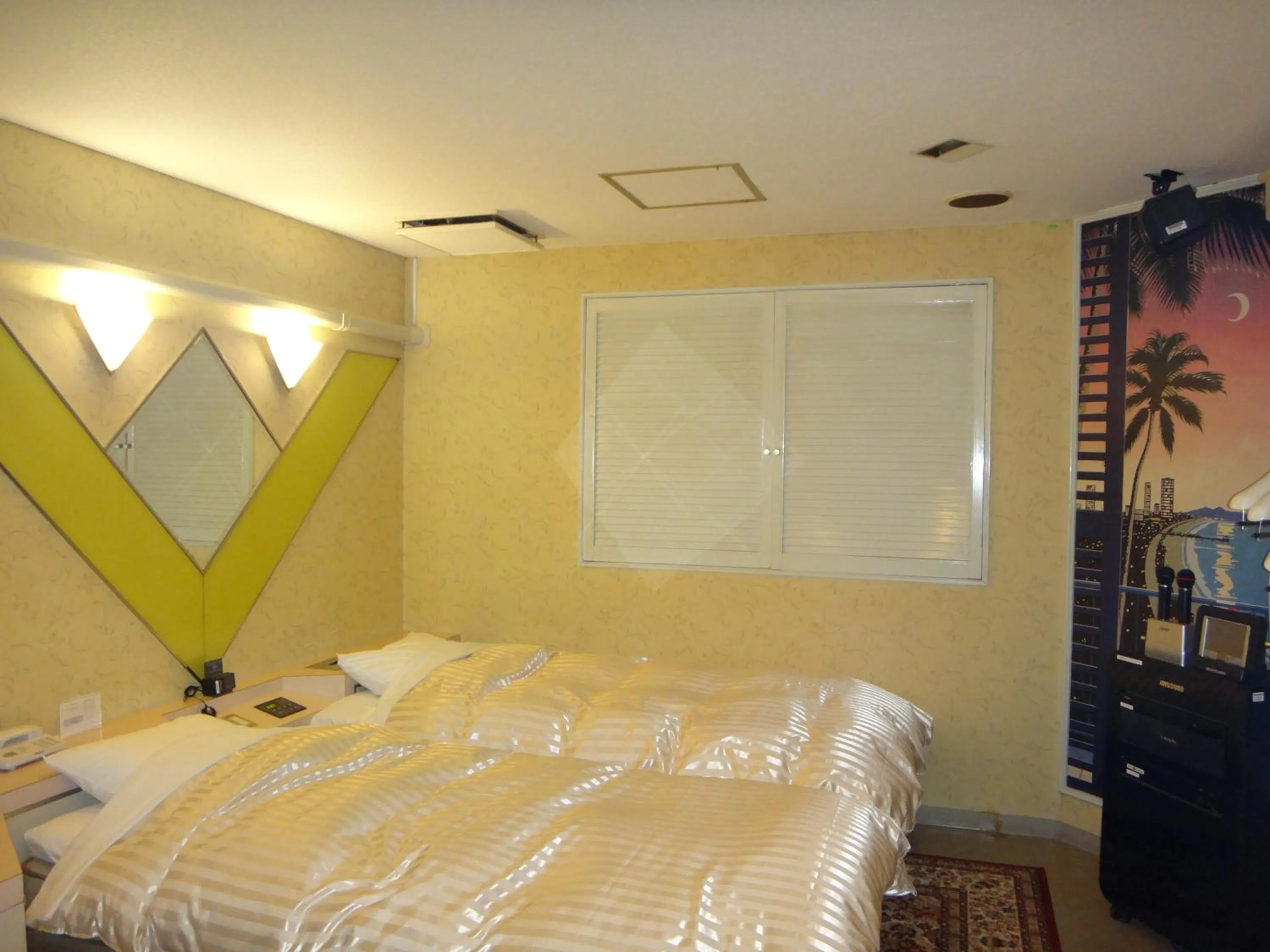 Photo of the whole room, Bed in Utility Hotel Coo