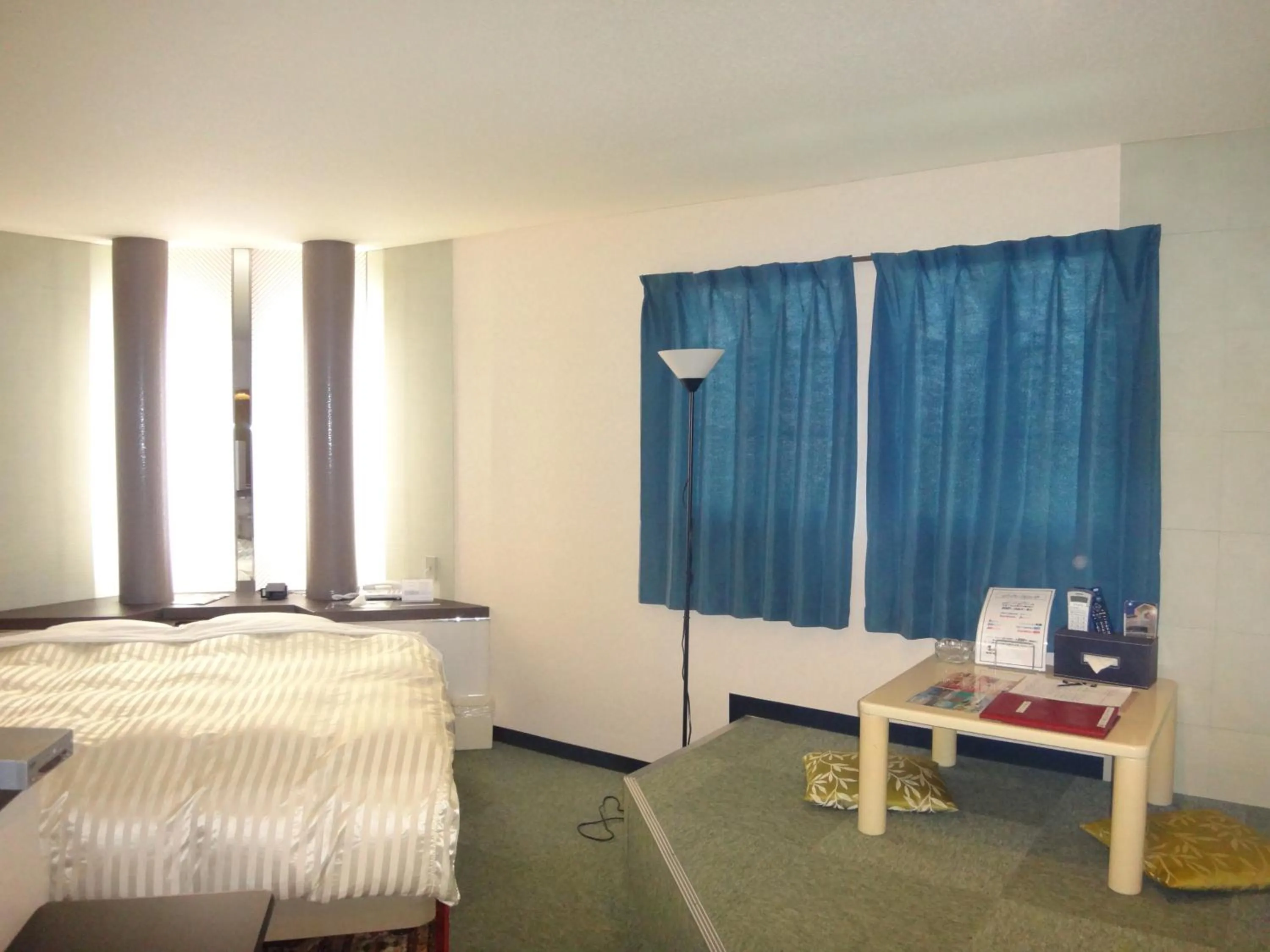 Photo of the whole room, Bed in Utility Hotel Coo
