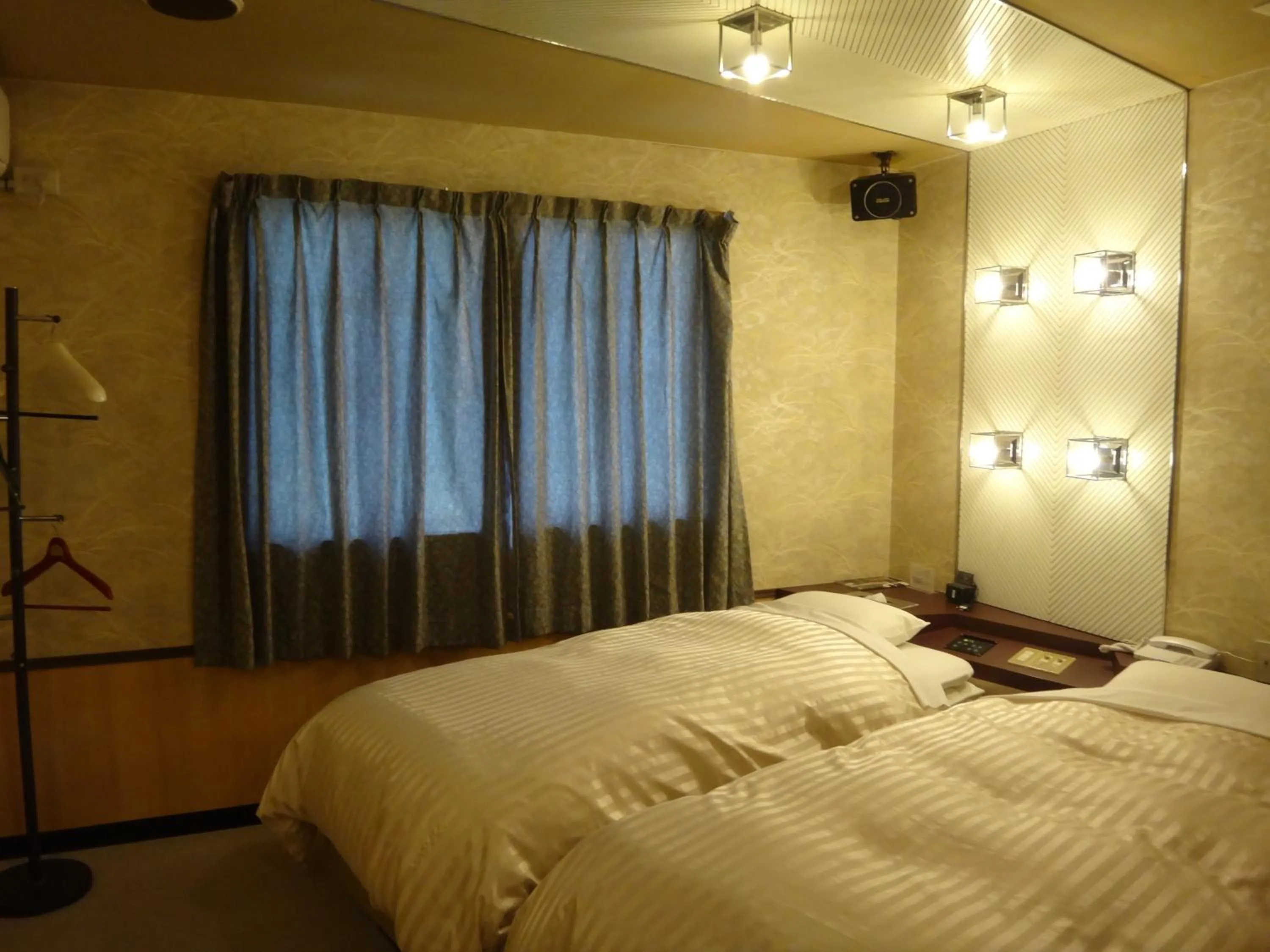 Photo of the whole room, Bed in Utility Hotel Coo