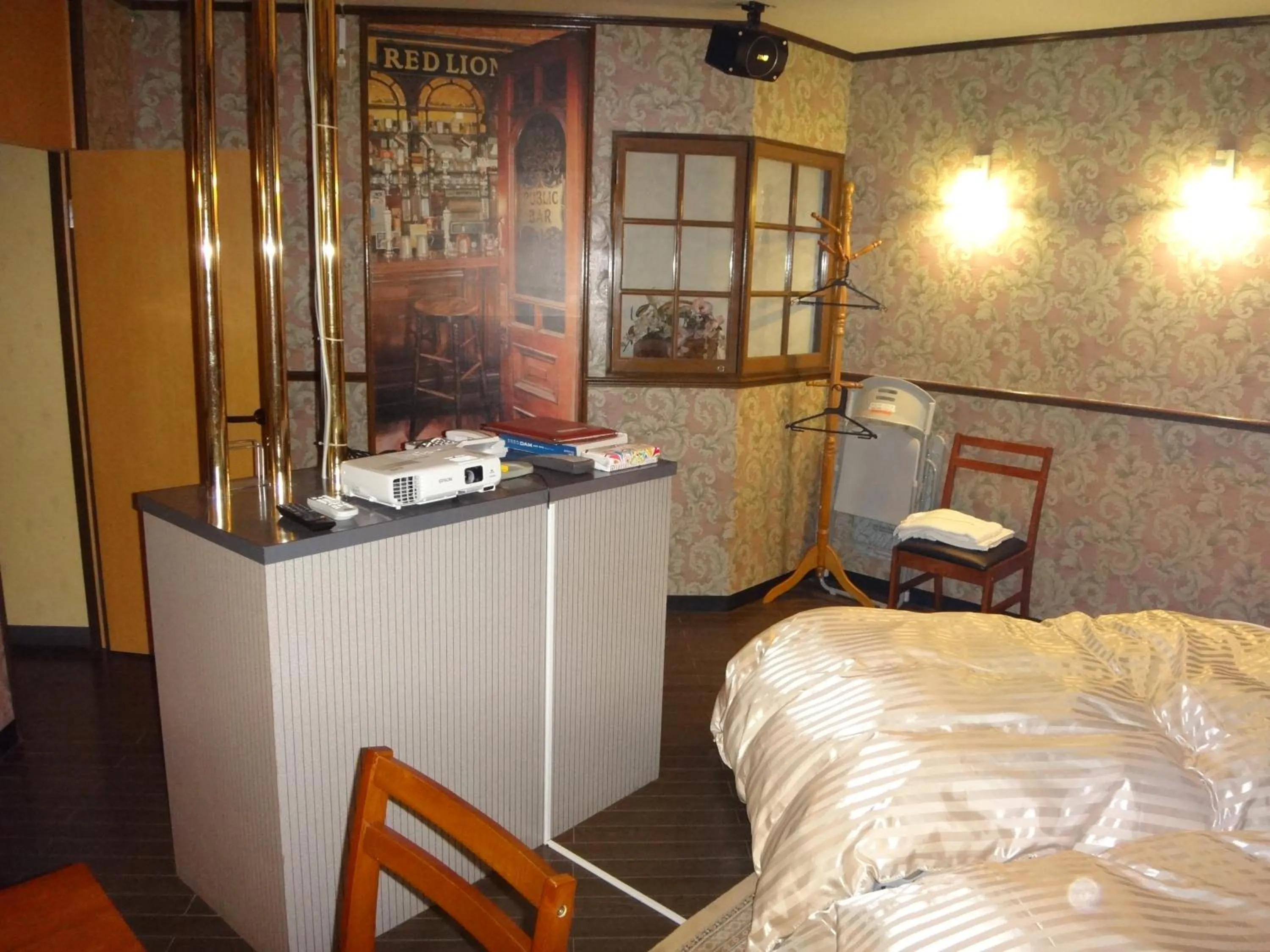 Photo of the whole room, Bed in Utility Hotel Coo