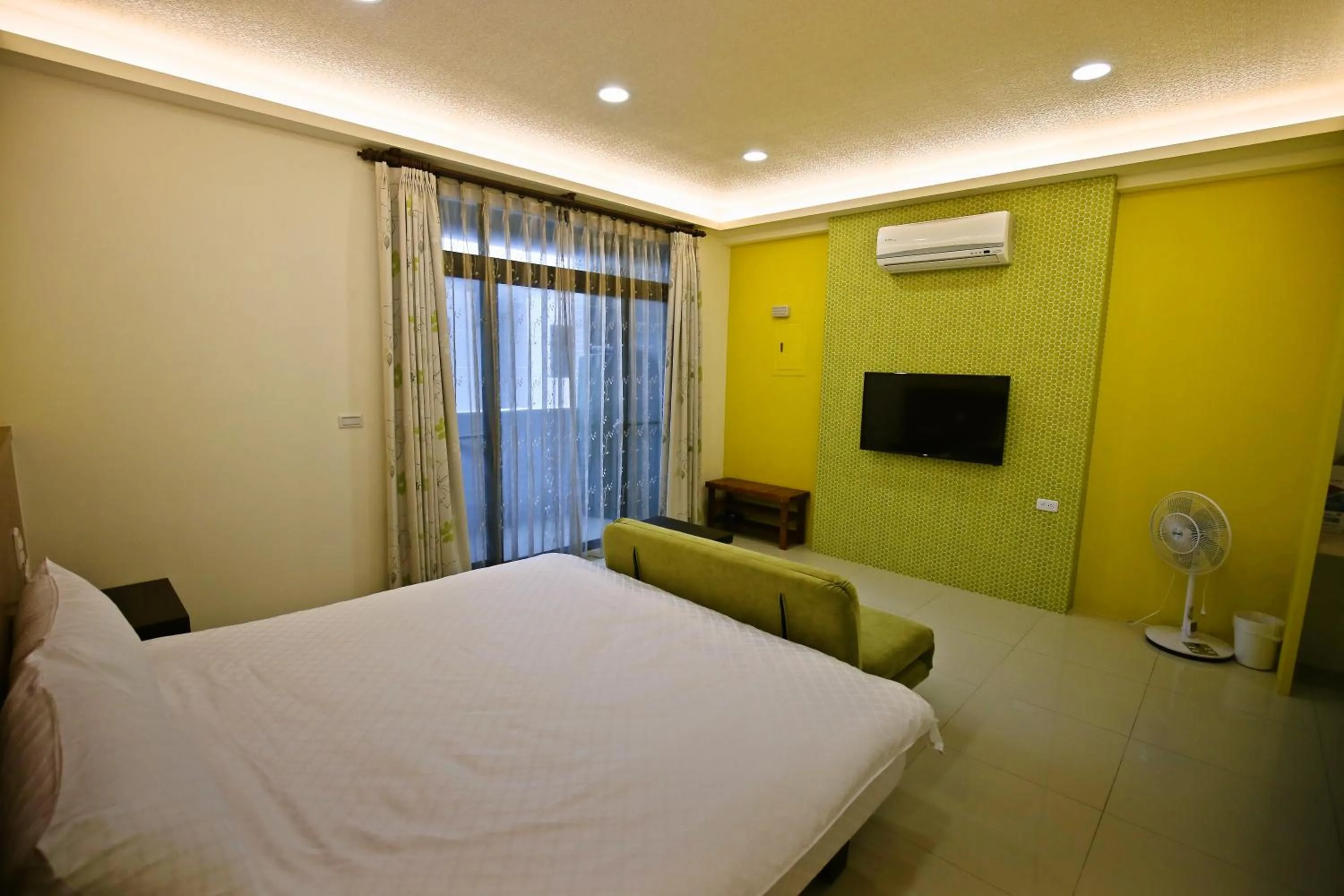 Balcony/Terrace, Bed in Feng-Tian Inn