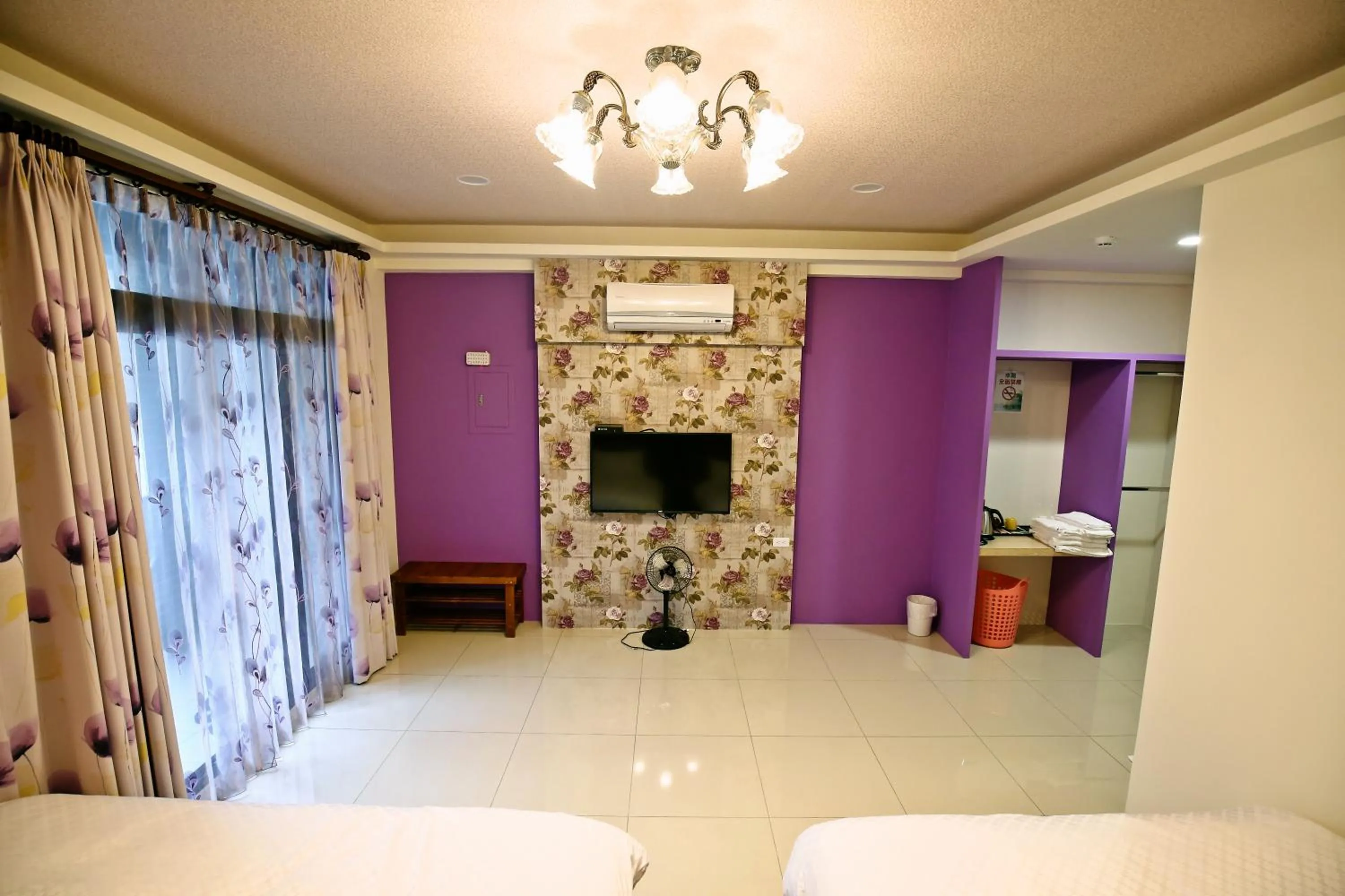 Balcony/Terrace, Bed in Feng-Tian Inn