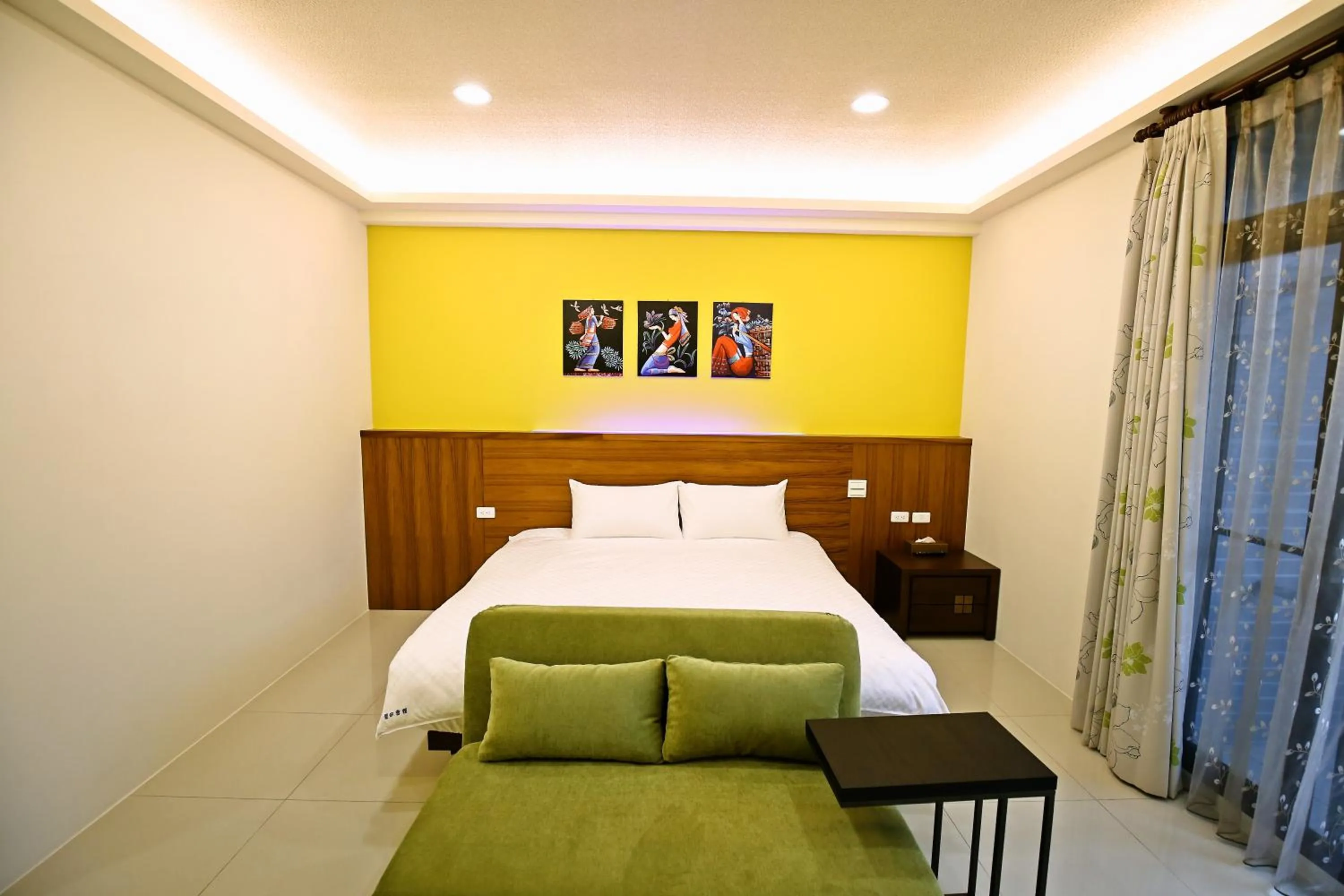 Balcony/Terrace, Bed in Feng-Tian Inn