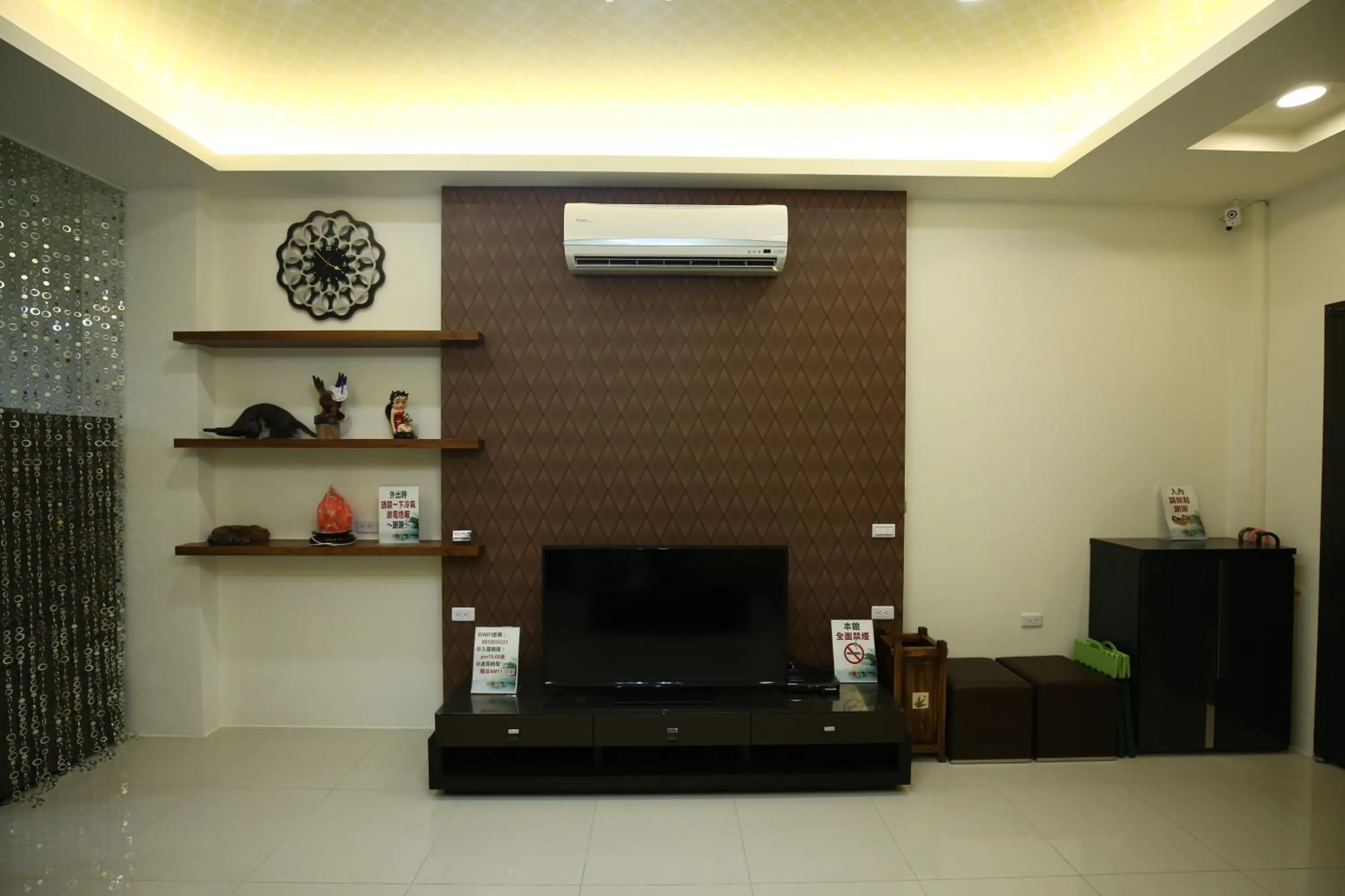 Communal lounge/ TV room in Feng-Tian Inn
