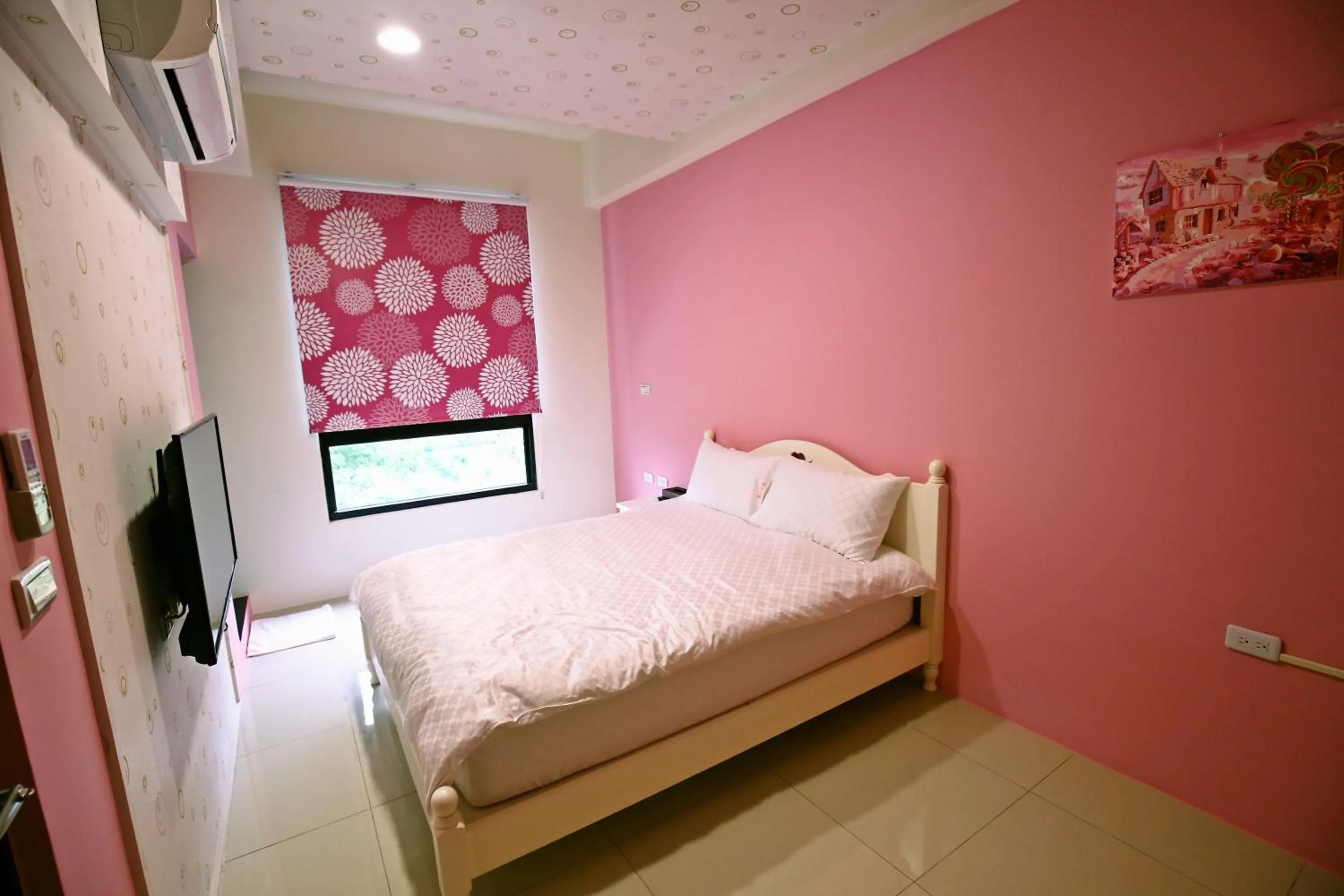 Photo of the whole room, Bed in Feng-Tian Inn