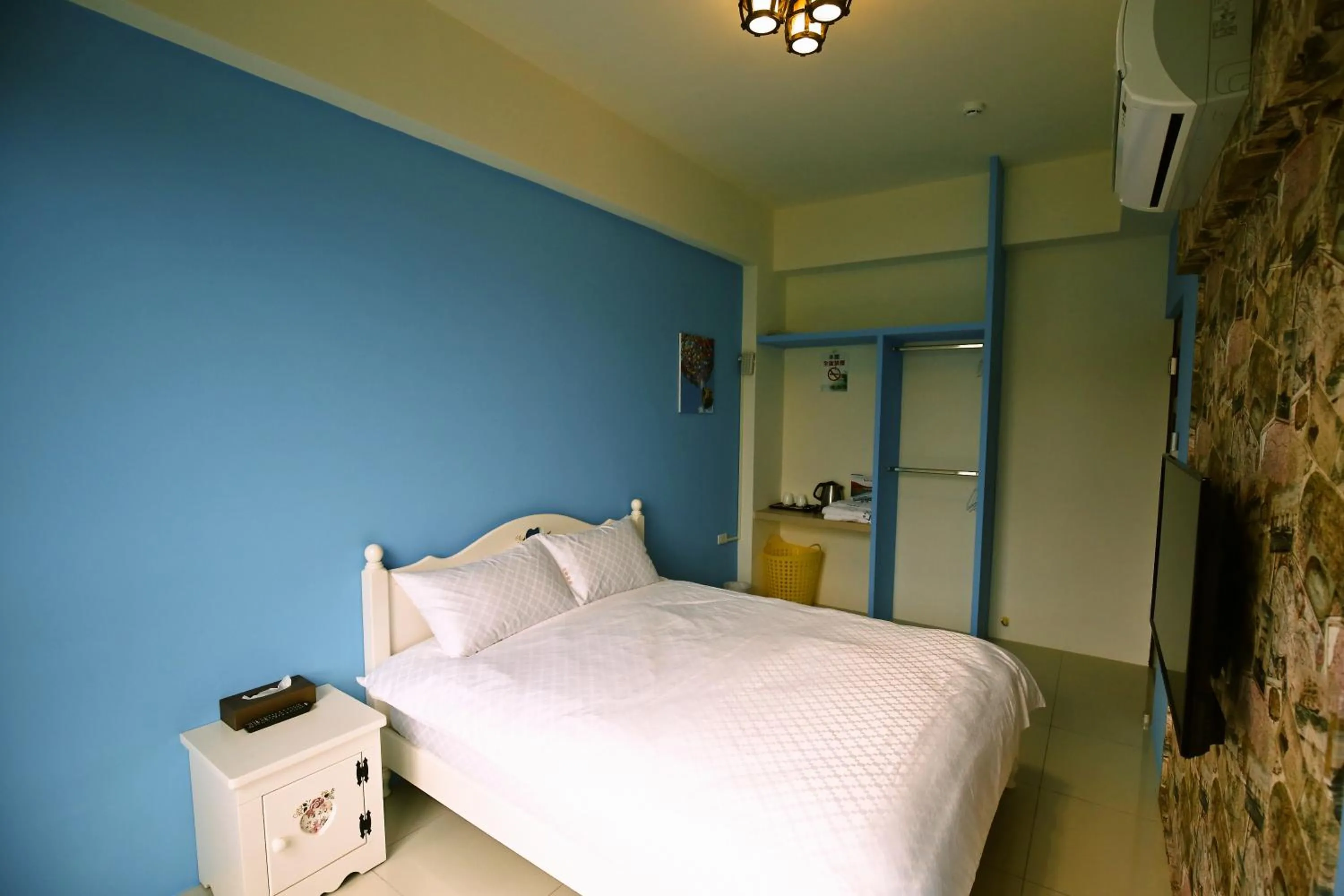 Off site, Bed in Feng-Tian Inn