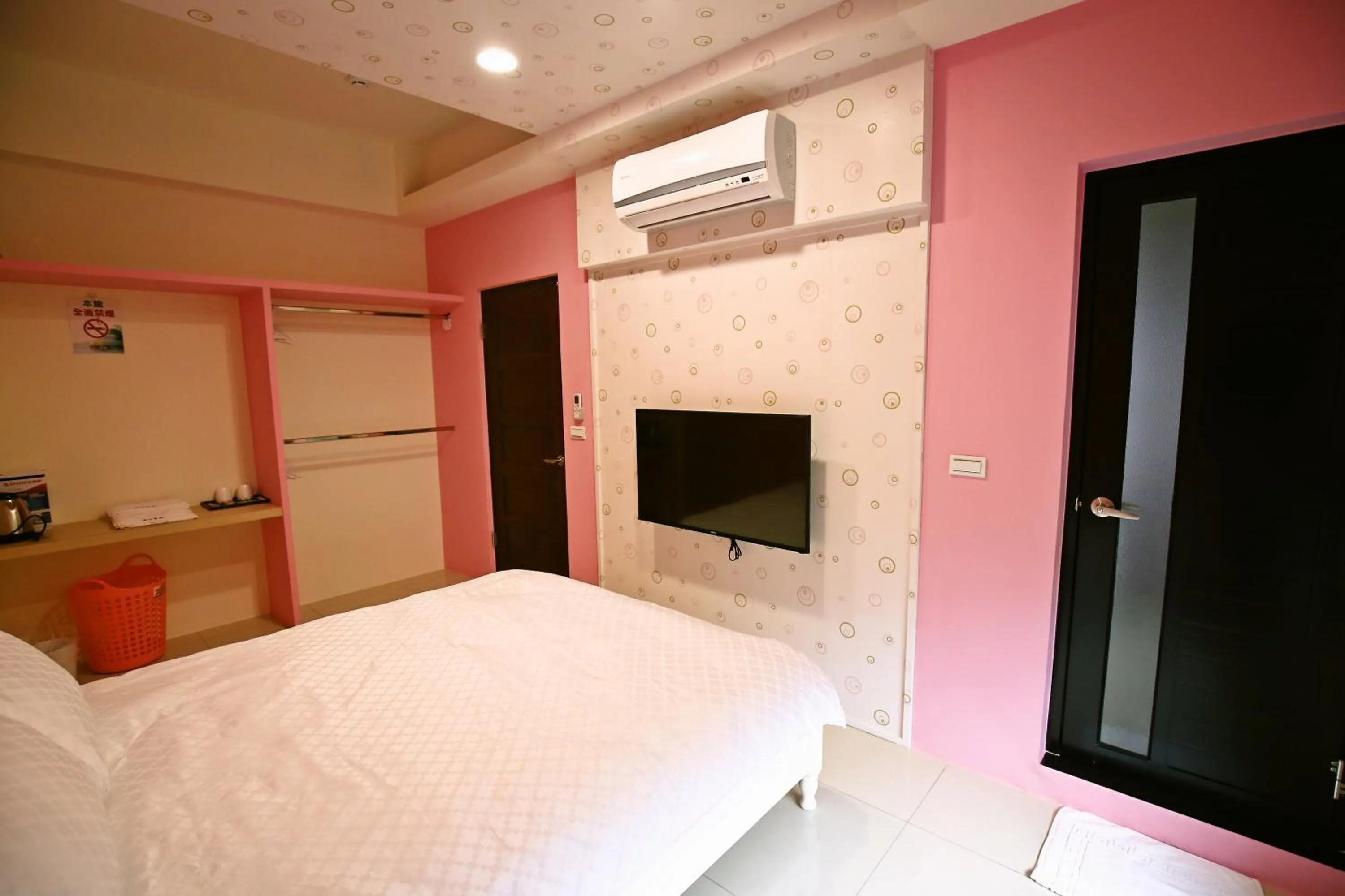 Off site, Bed in Feng-Tian Inn