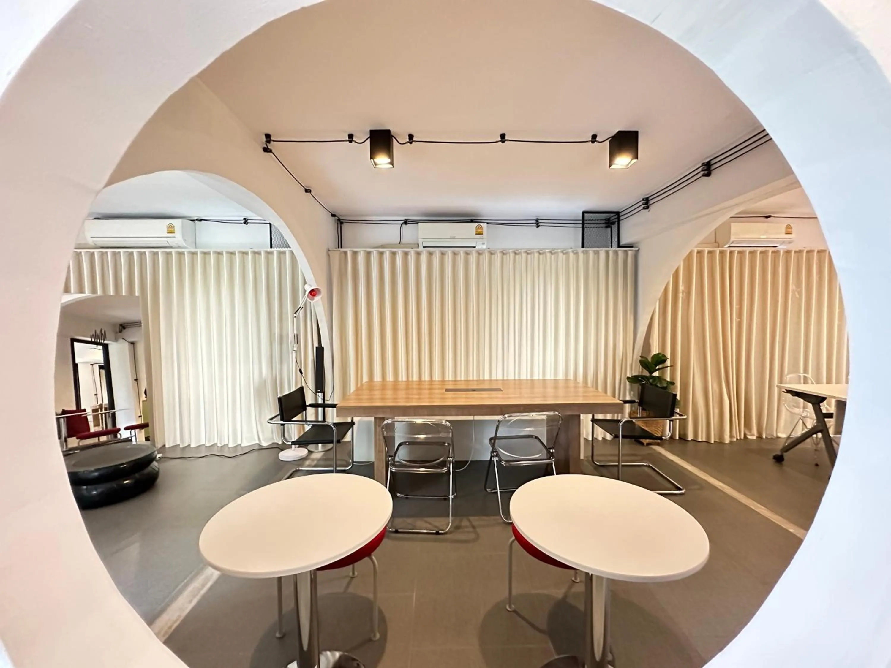 Seating area in 9.5Hotel Chiangmai