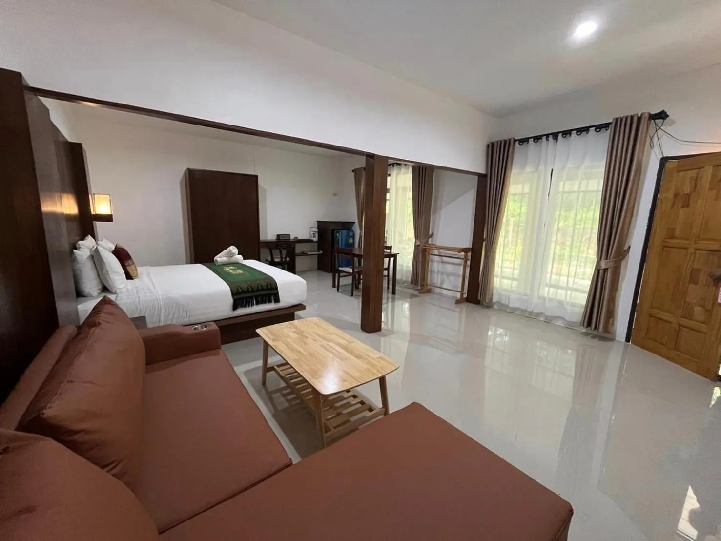 Photo of the whole room, Bed in BaanPhong Lanta