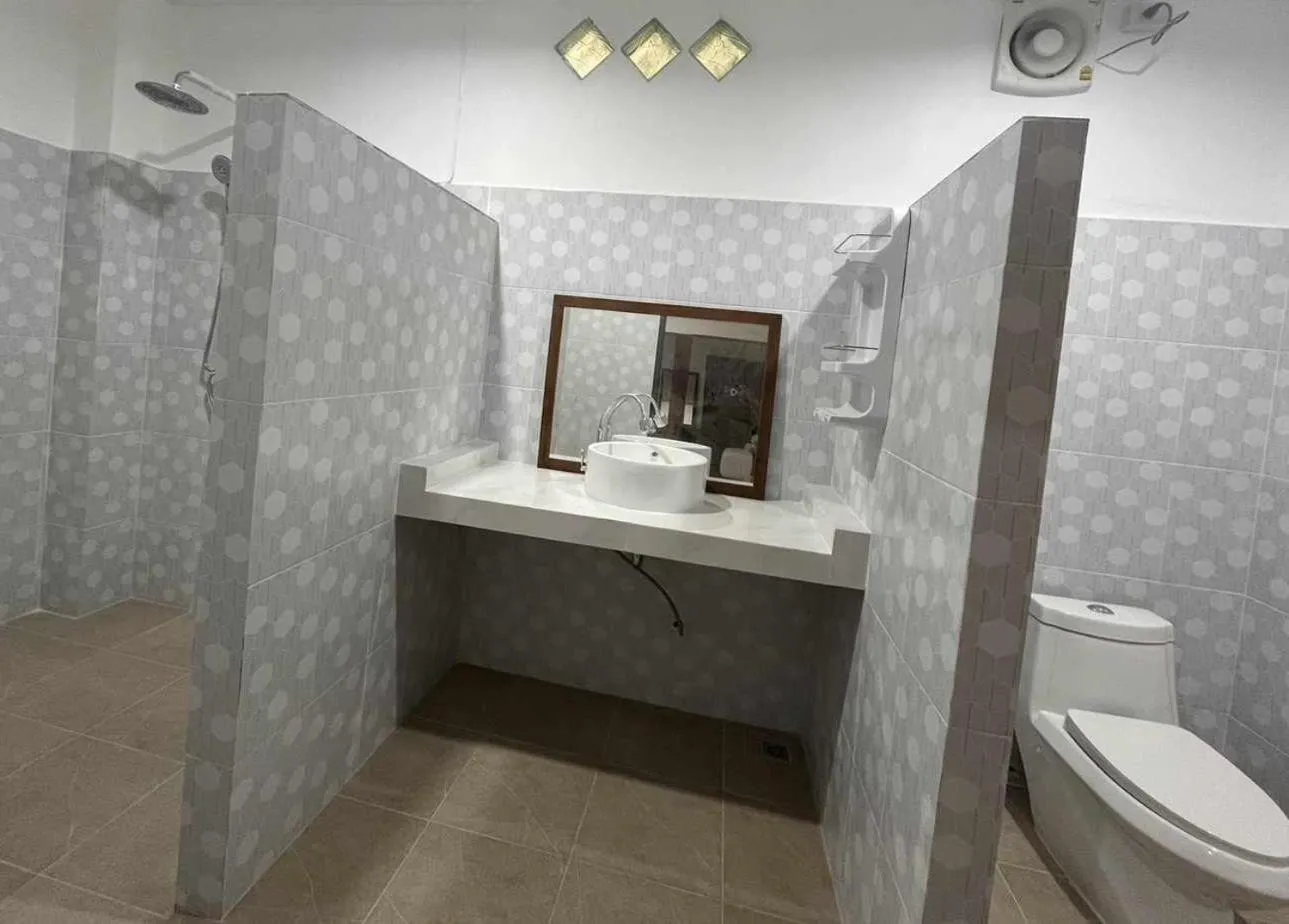 Bathroom in BaanPhong Lanta