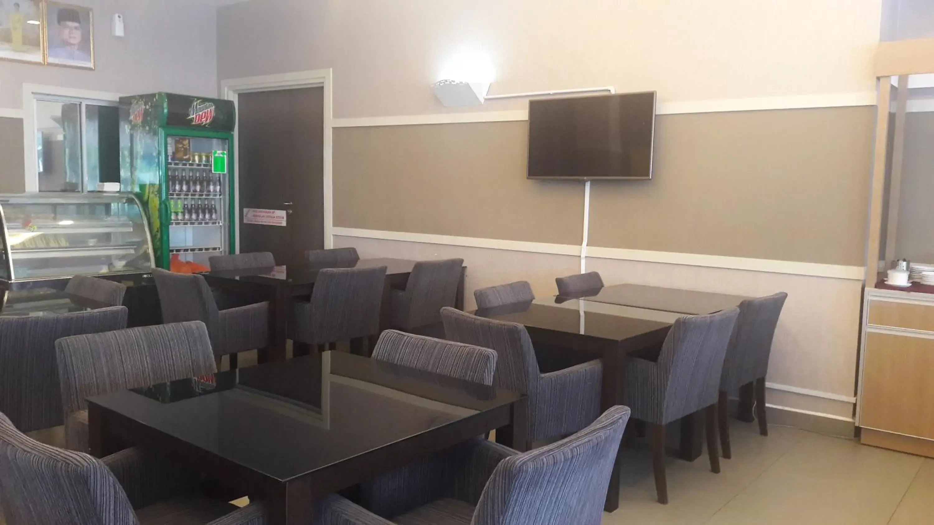 Restaurant/places to eat in Kosma Business Hotel Restaurant/places to eat in Kosma Business Hotel